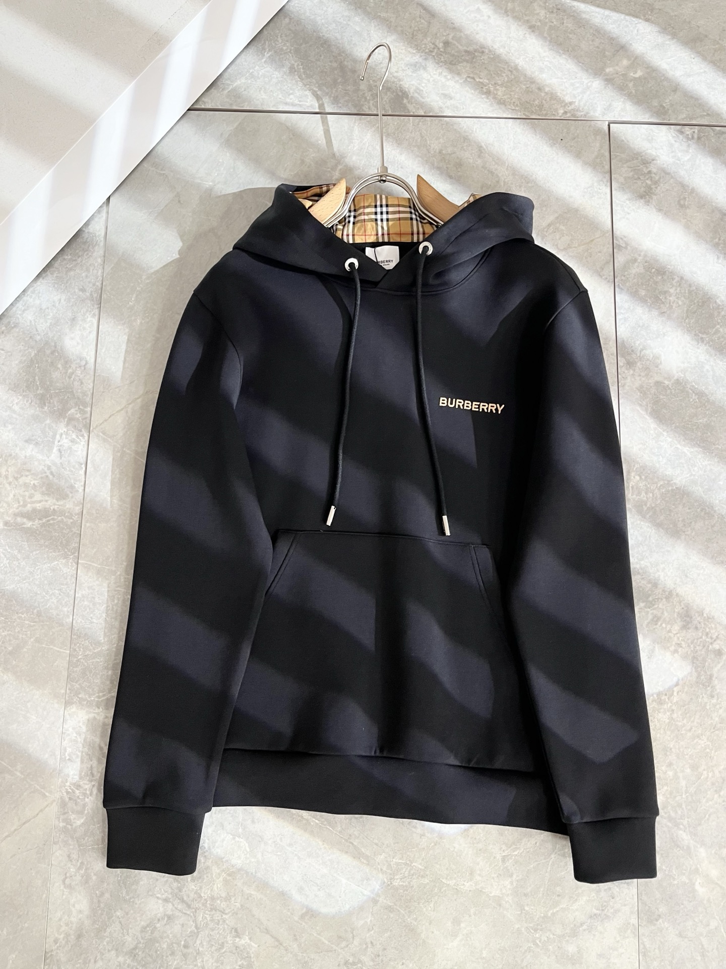 BURBER*Y巴*莉 2025秋冬新款男女同款👫基础休闲百搭棉质连帽卫衣，男女同款卫衣！贸易公司渠道稀