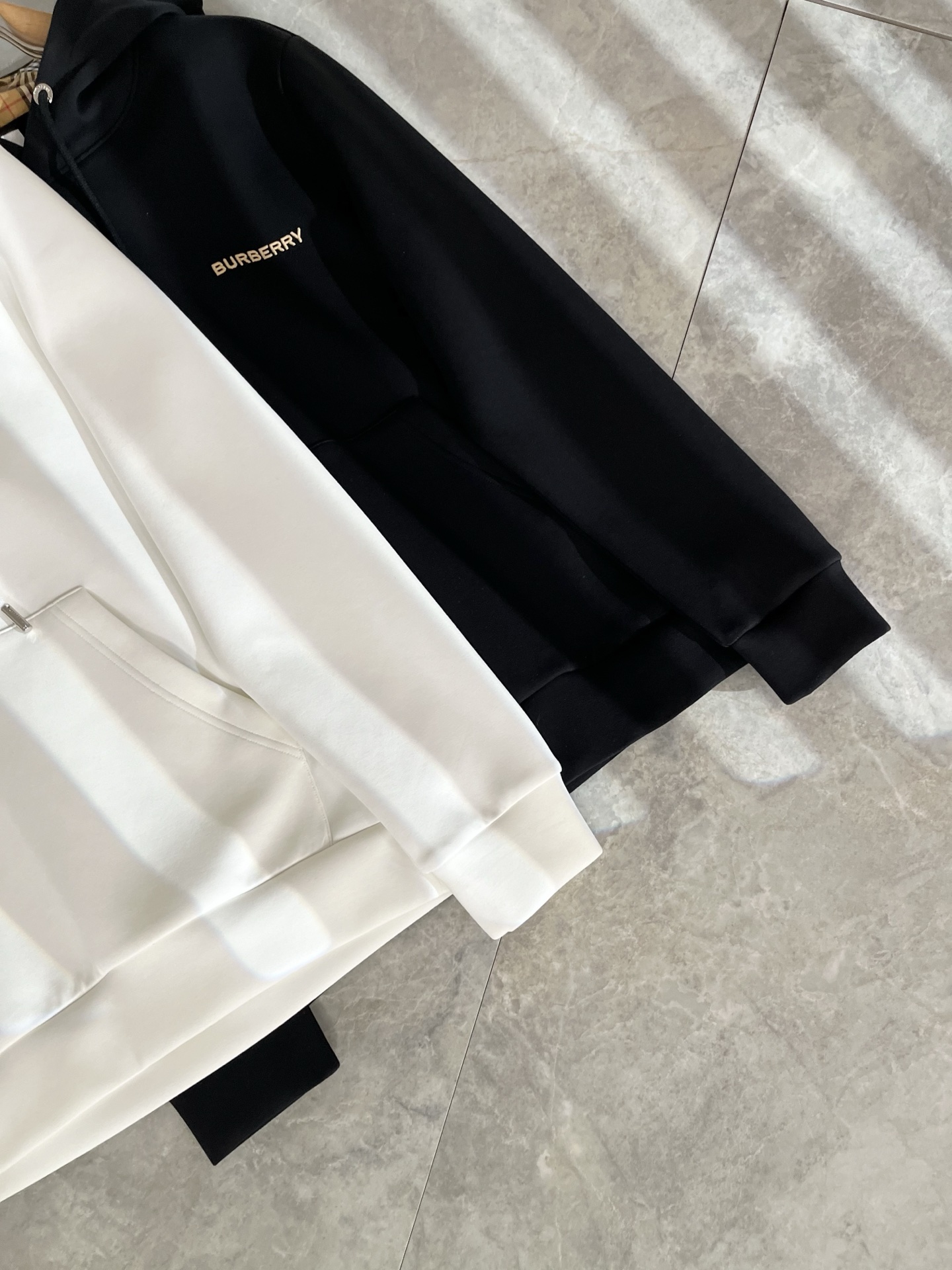 BURBER*Y巴*莉 2025秋冬新款男女同款👫基础休闲百搭棉质连帽卫衣，男女同款卫衣！贸易公司渠道稀