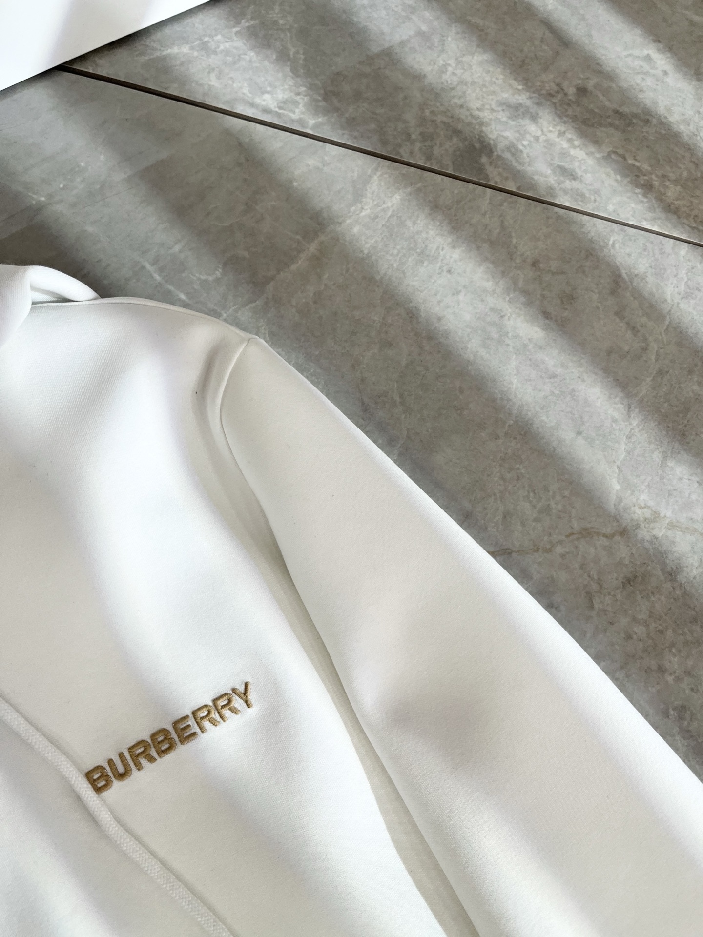 BURBER*Y巴*莉 2025秋冬新款男女同款👫基础休闲百搭棉质连帽卫衣，男女同款卫衣！贸易公司渠道稀