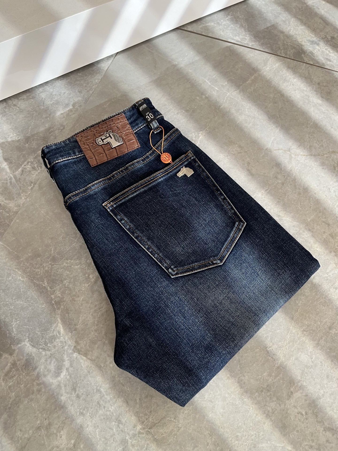 HERM*S 爱*仕 2025秋冬男士高端丹宁水洗小直筒牛仔裤 海外贸易公司渠道订单 ！男士修身直筒牛仔