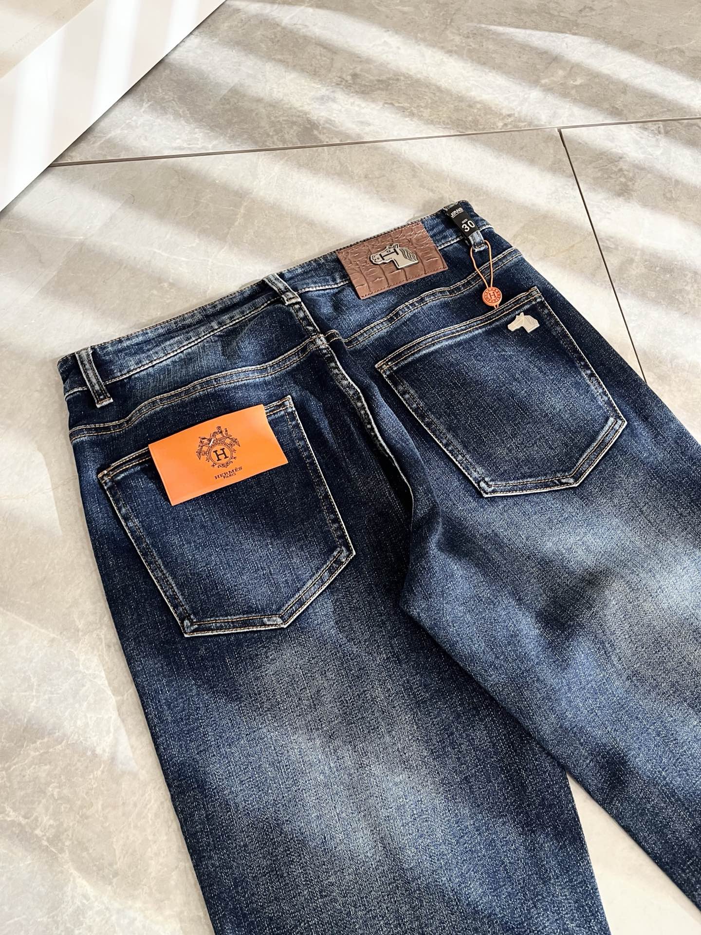 HERM*S 爱*仕 2025秋冬男士高端丹宁水洗小直筒牛仔裤 海外贸易公司渠道订单 ！男士修身直筒牛仔