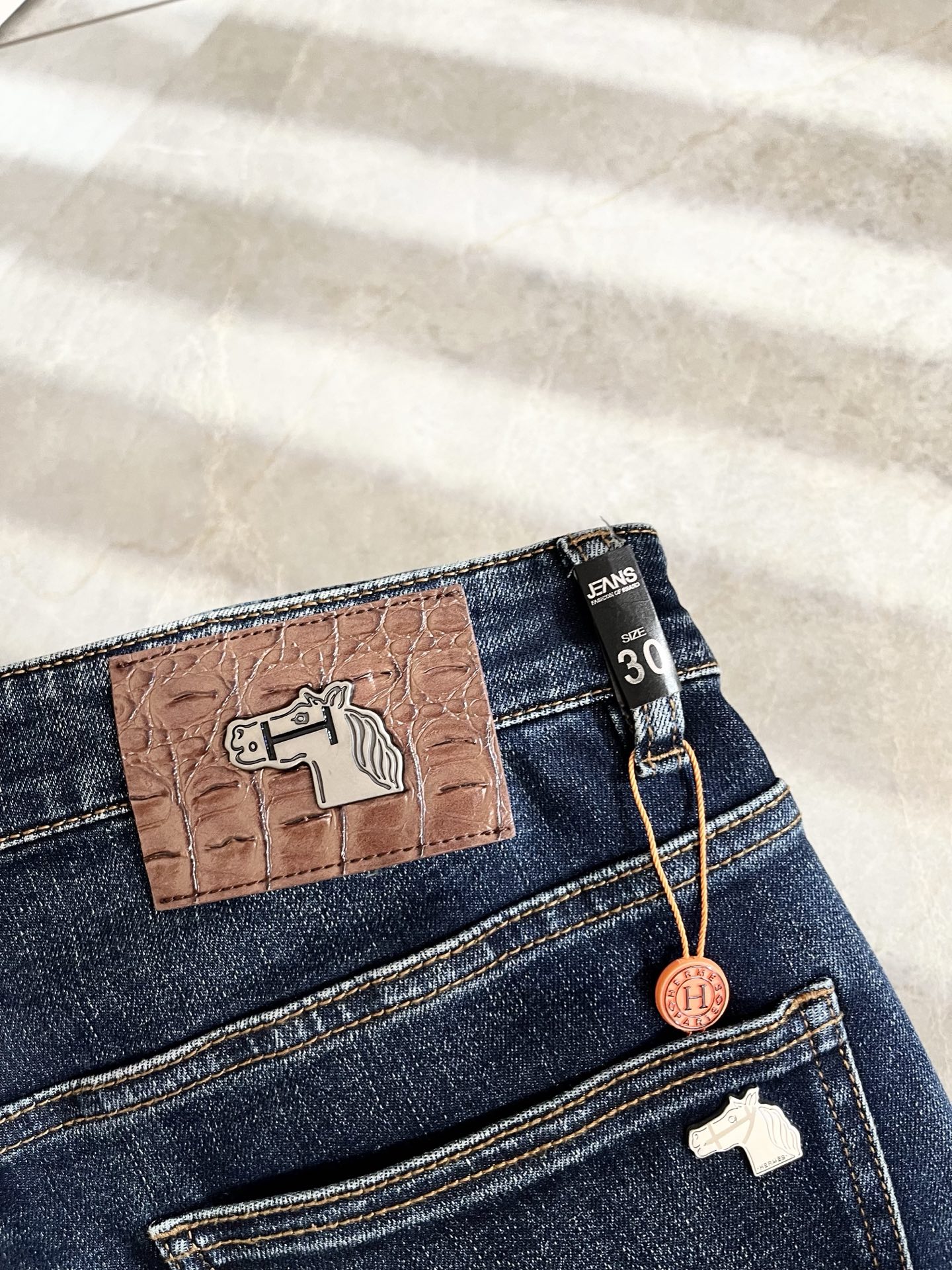 HERM*S 爱*仕 2025秋冬男士高端丹宁水洗小直筒牛仔裤 海外贸易公司渠道订单 ！男士修身直筒牛仔