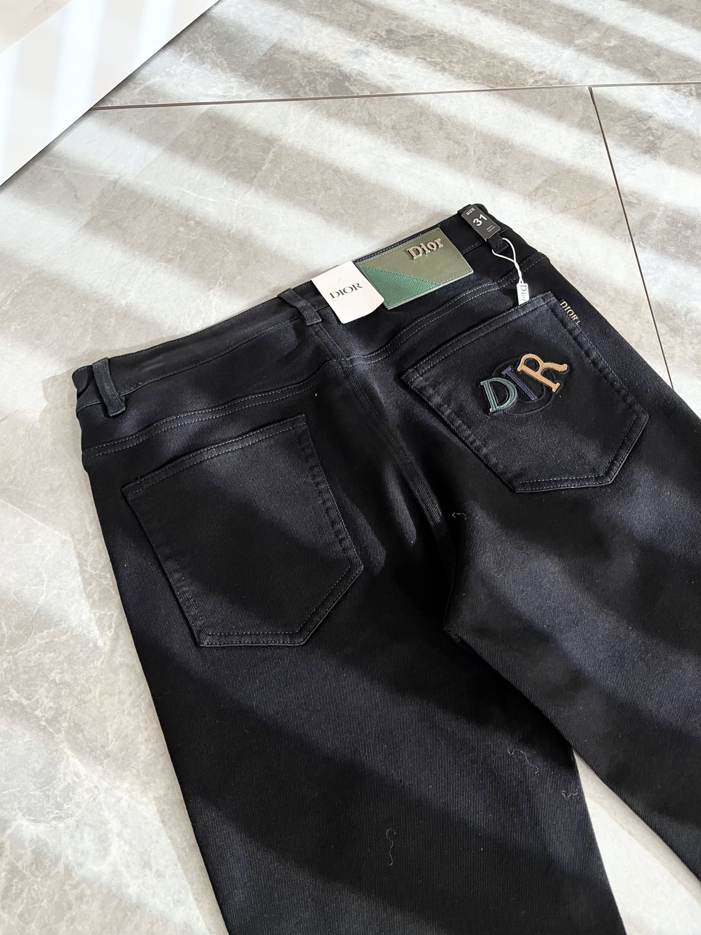 Dio*r 迪家 2025秋冬男士水洗小直筒牛仔裤！贸易公司渠道牛货，品相超赞，时尚圈万能的百搭裤王，欧