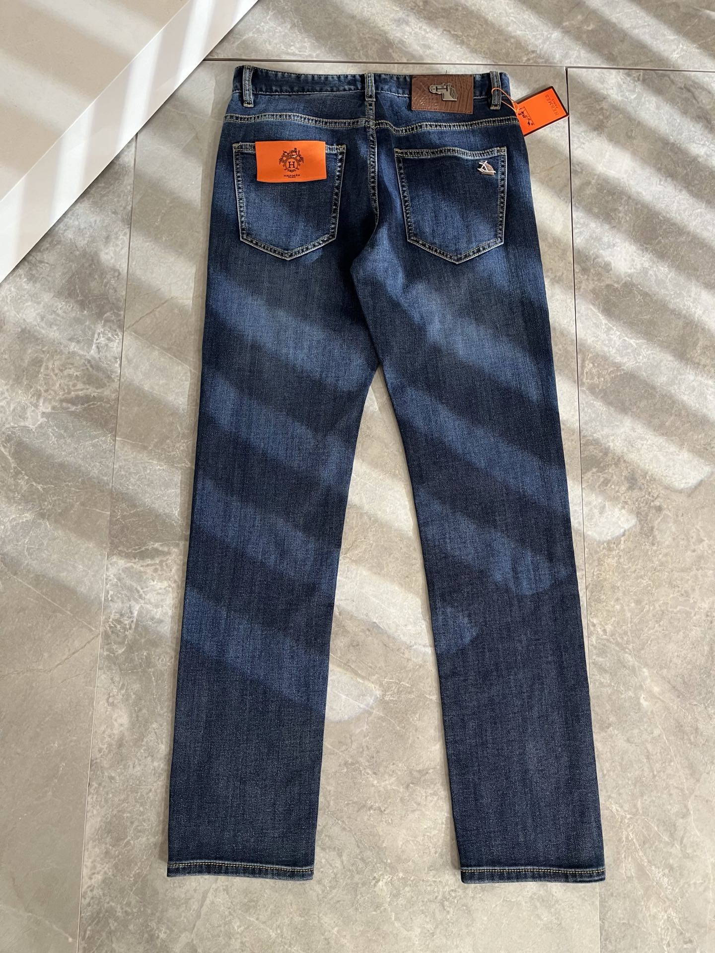 HERM*S 爱*仕 2025秋冬男士高端丹宁水洗小直筒牛仔裤 海外贸易公司渠道订单 ！男士修身直筒牛仔