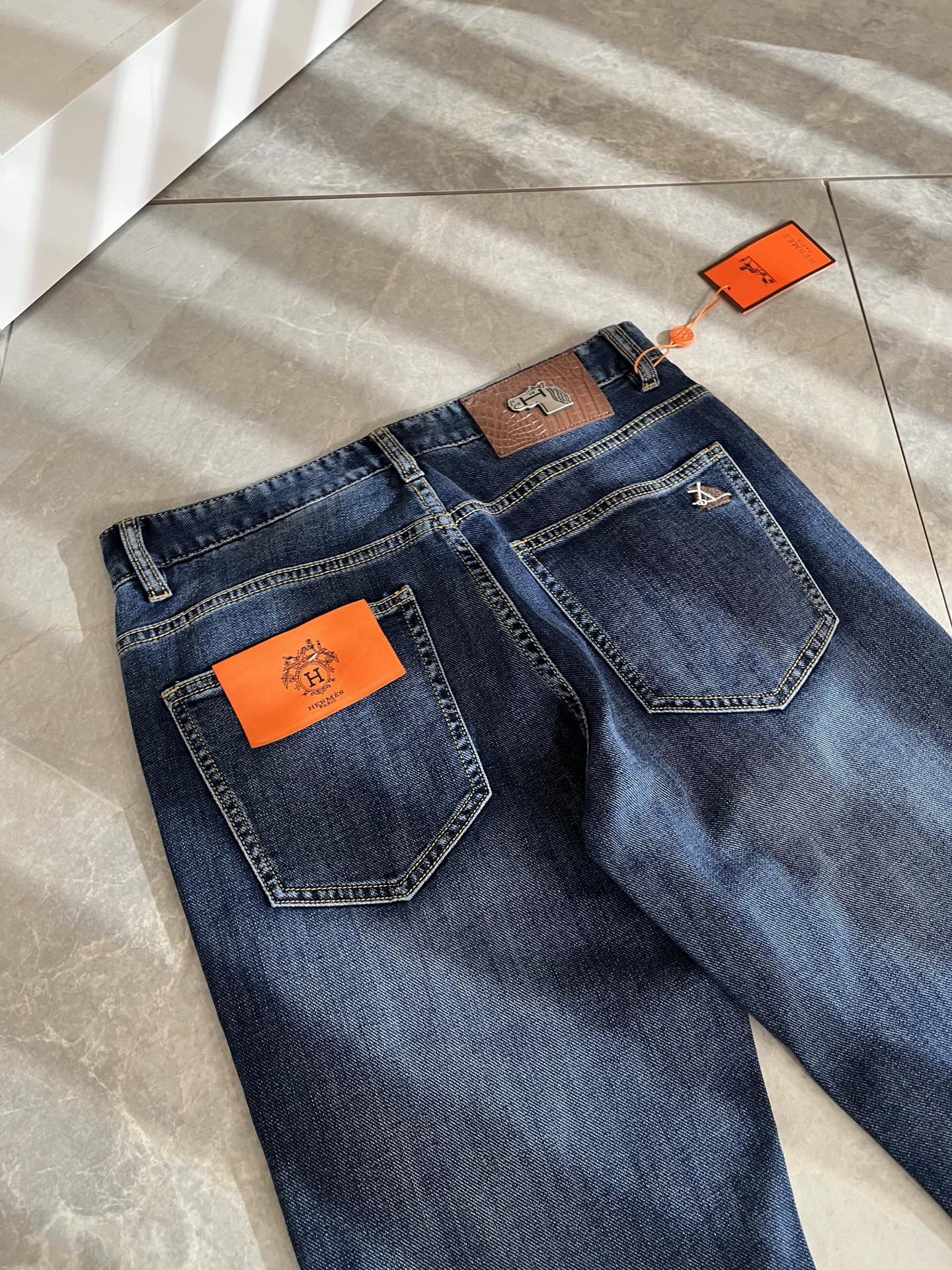 HERM*S 爱*仕 2025秋冬男士高端丹宁水洗小直筒牛仔裤 海外贸易公司渠道订单 ！男士修身直筒牛仔