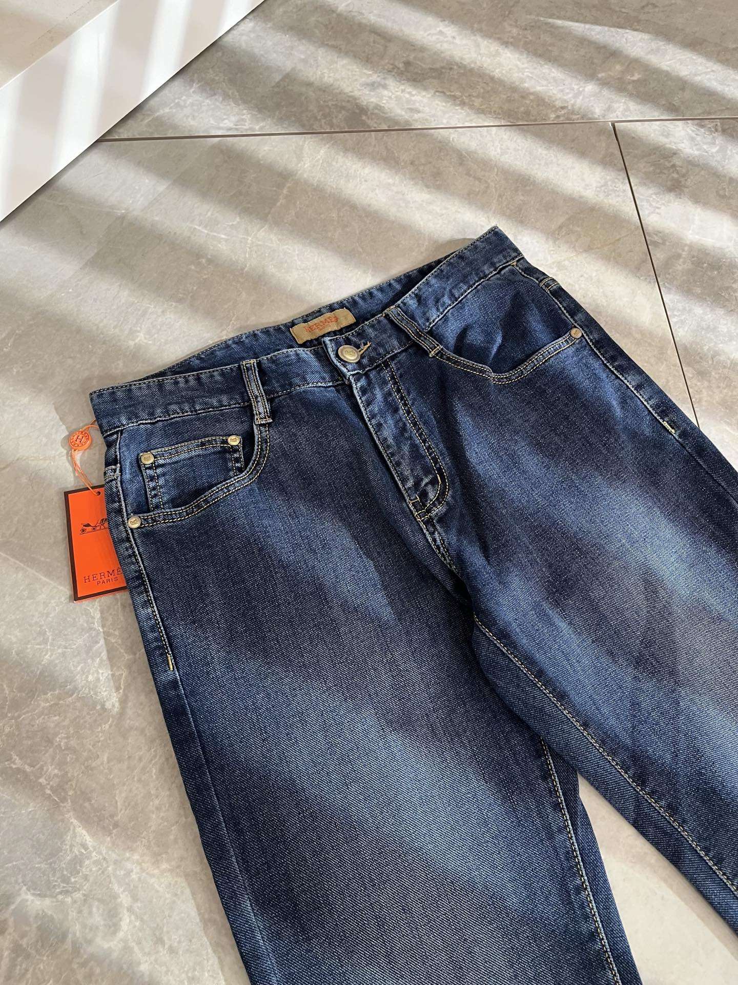 HERM*S 爱*仕 2025秋冬男士高端丹宁水洗小直筒牛仔裤 海外贸易公司渠道订单 ！男士修身直筒牛仔