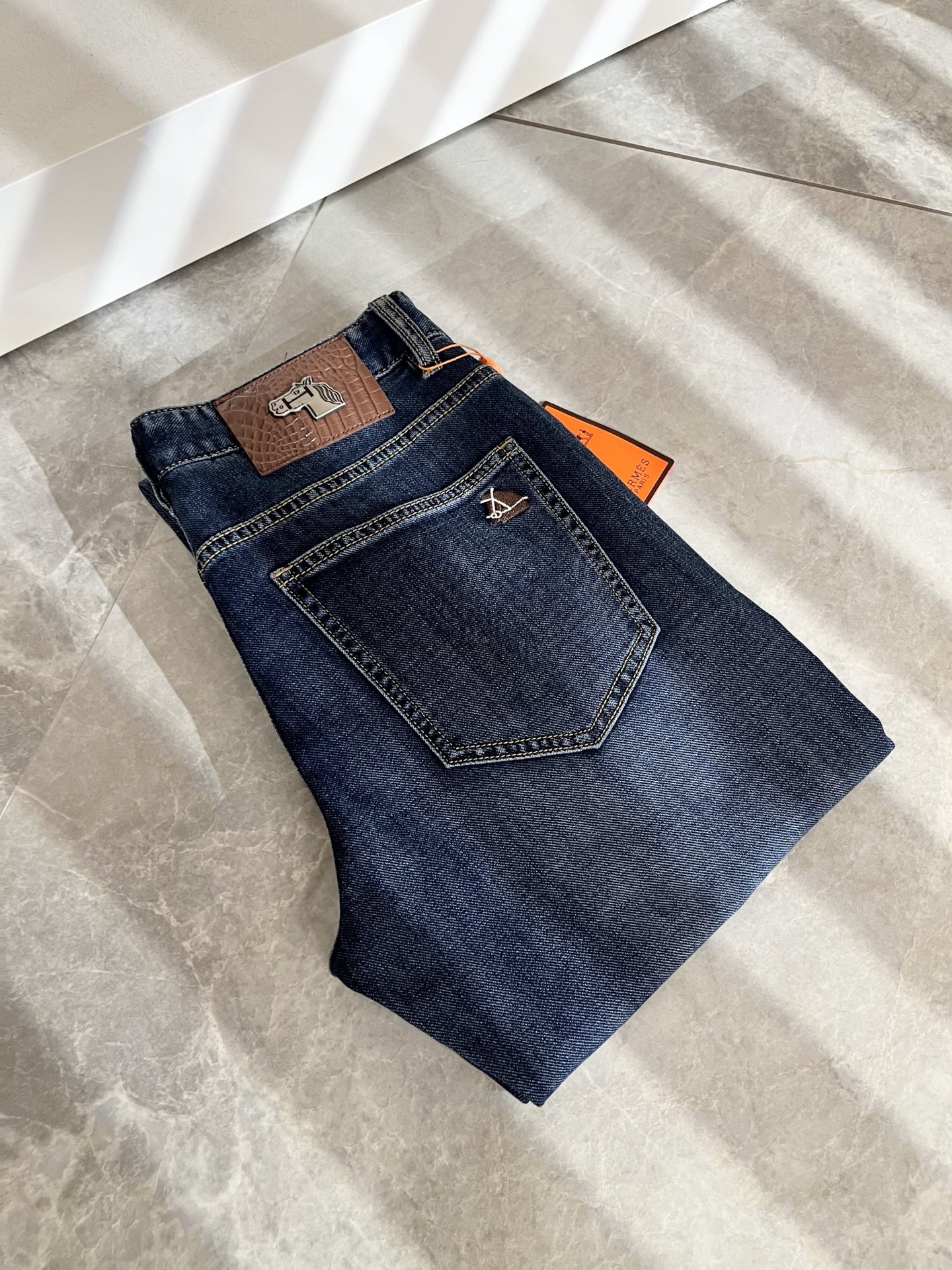 HERM*S 爱*仕 2025秋冬男士高端丹宁水洗小直筒牛仔裤 海外贸易公司渠道订单 ！男士修身直筒牛仔