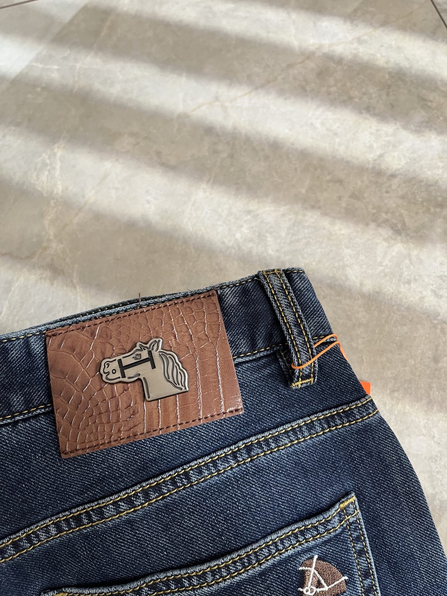 HERM*S 爱*仕 2025秋冬男士高端丹宁水洗小直筒牛仔裤 海外贸易公司渠道订单 ！男士修身直筒牛仔