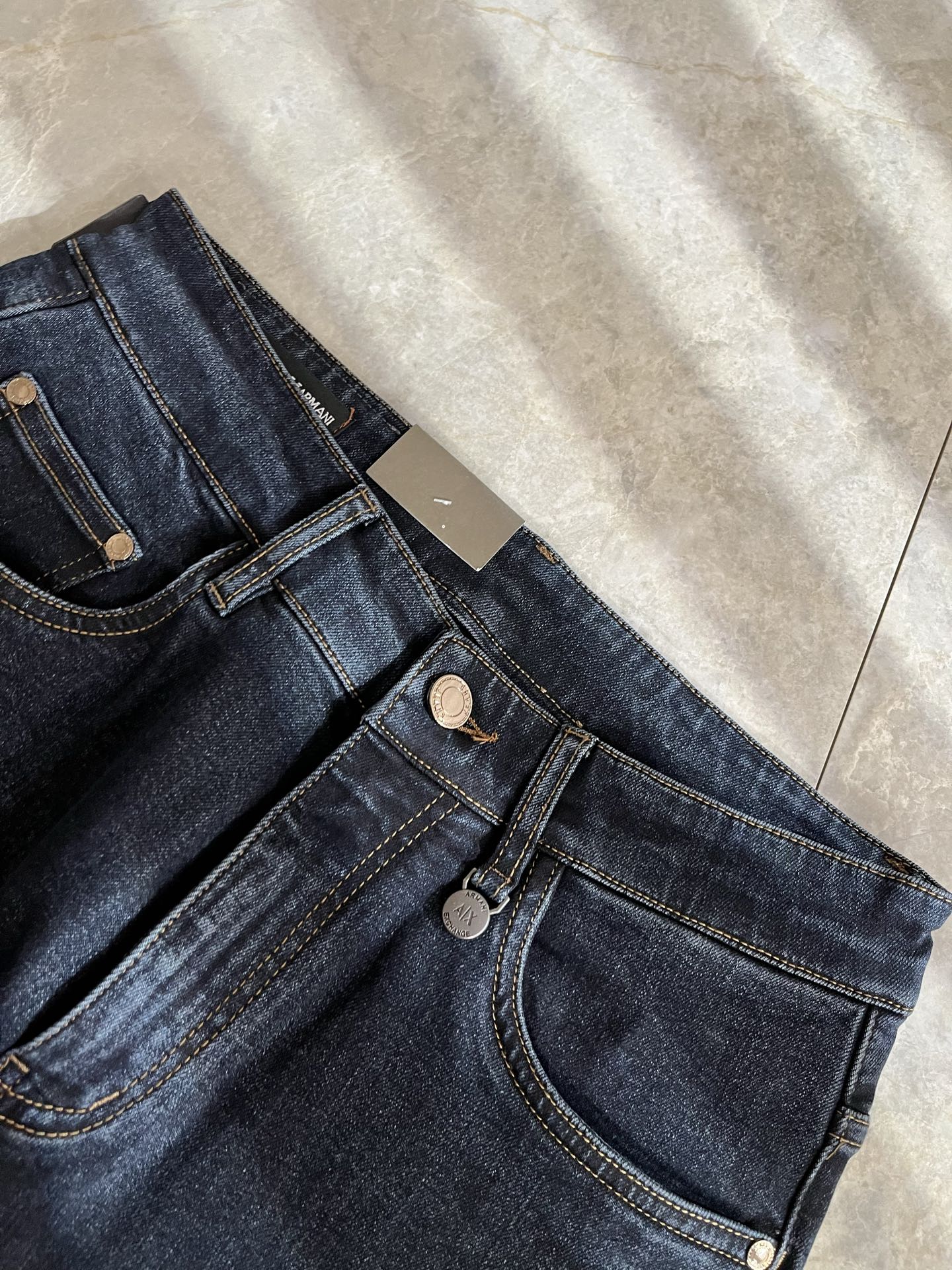 Arman阿*尼2025秋冬新款男士小直筒牛仔裤，贸易公司订单！官网同步 经典之作很好搭配衣服哦 怎么穿