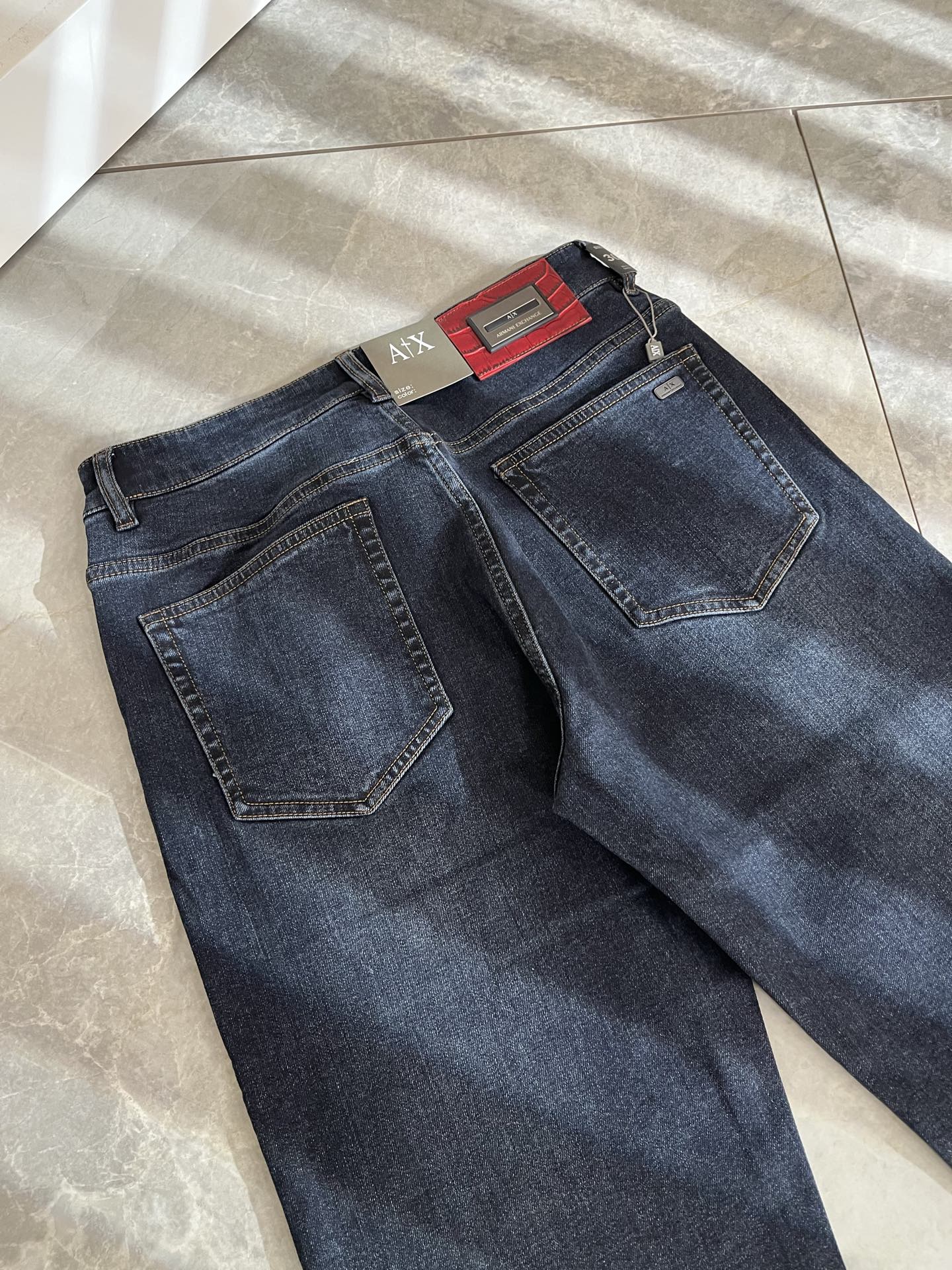 Arman阿*尼2025秋冬新款男士小直筒牛仔裤，贸易公司订单！官网同步 经典之作很好搭配衣服哦 怎么穿