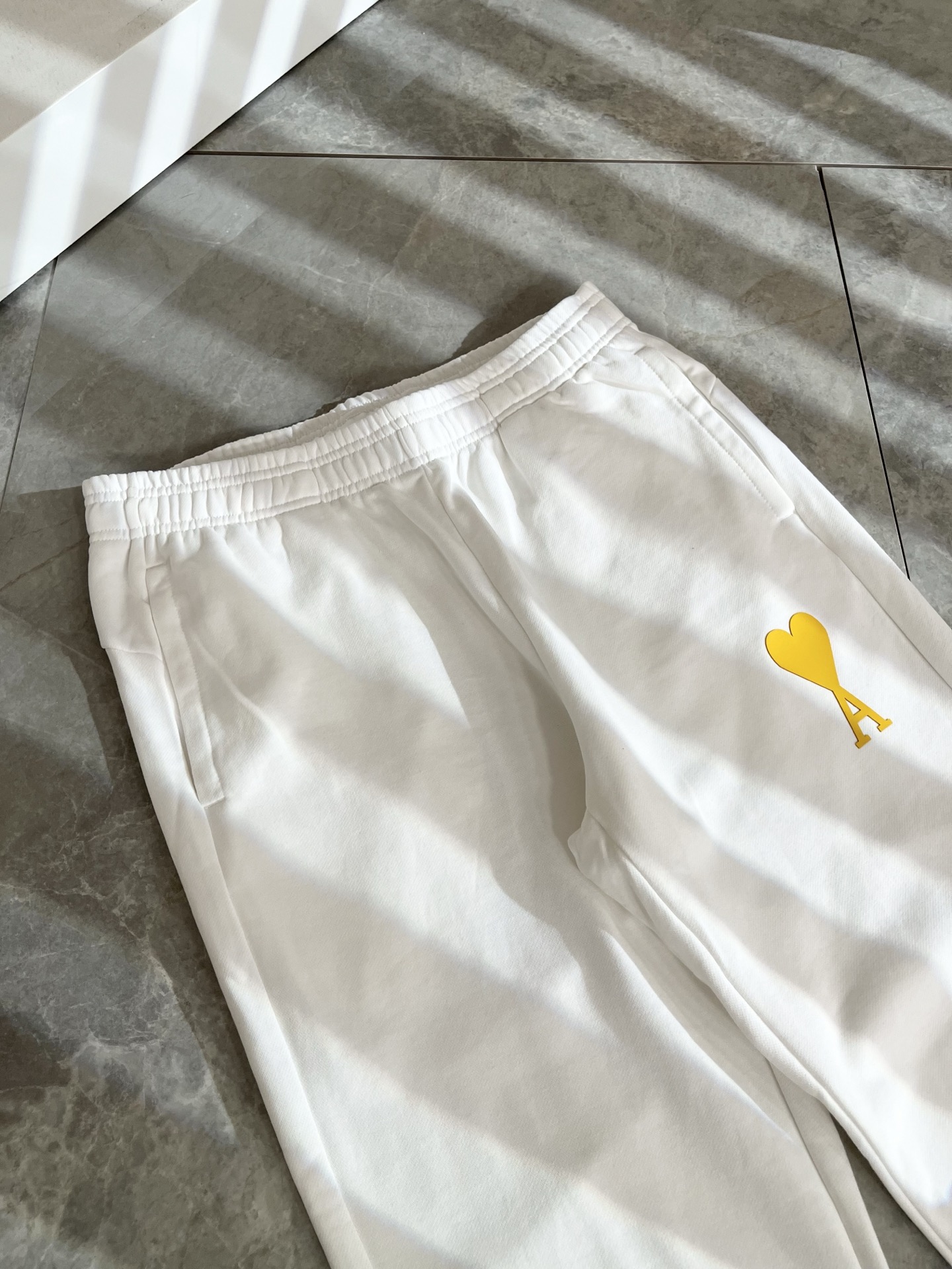 AMI 2025秋冬新款男女同款👫休闲裤，最新款全网独家首上！！~既经典有时尚百搭，谁不爱啊，将经典再次