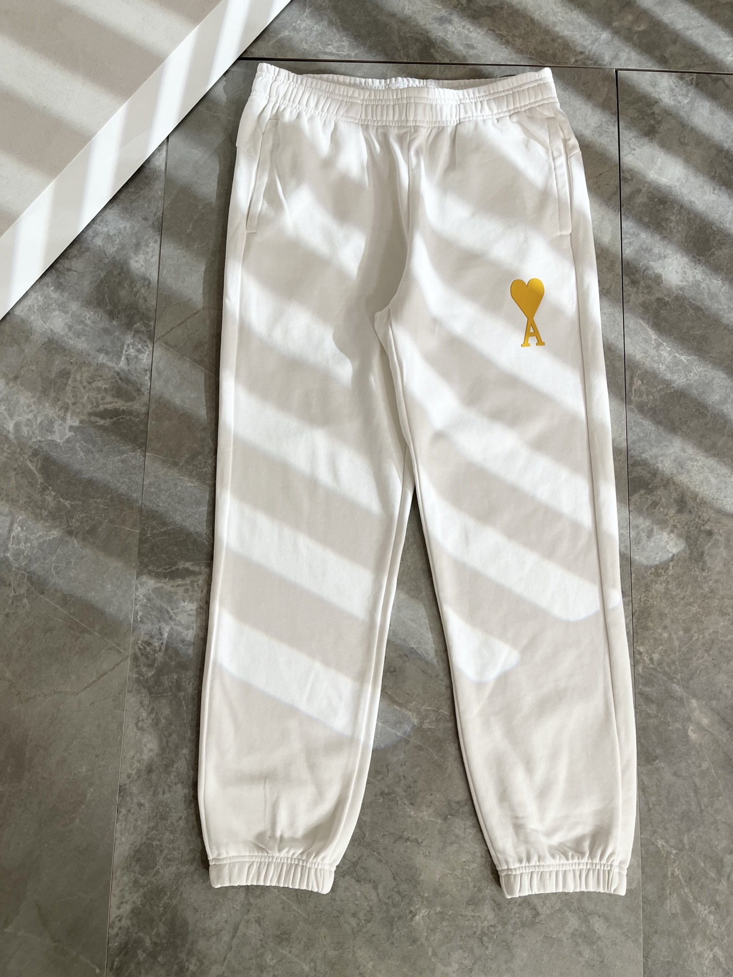 AMI 2025秋冬新款男女同款👫休闲裤，最新款全网独家首上！！~既经典有时尚百搭，谁不爱啊，将经典再次