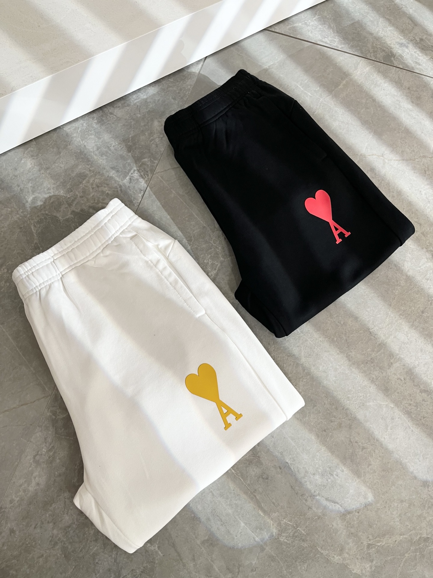 AMI 2025秋冬新款男女同款👫休闲裤，最新款全网独家首上！！~既经典有时尚百搭，谁不爱啊，将经典再次