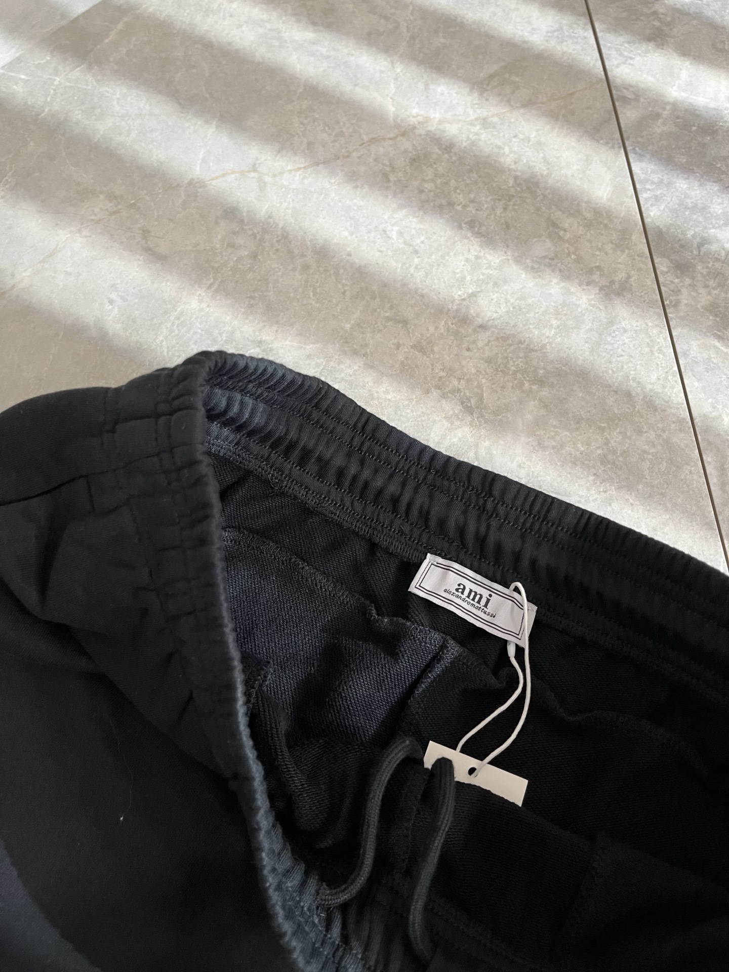 AMI 2025秋冬新款男女同款👫休闲裤，最新款全网独家首上！！~既经典有时尚百搭，谁不爱啊，将经典再次