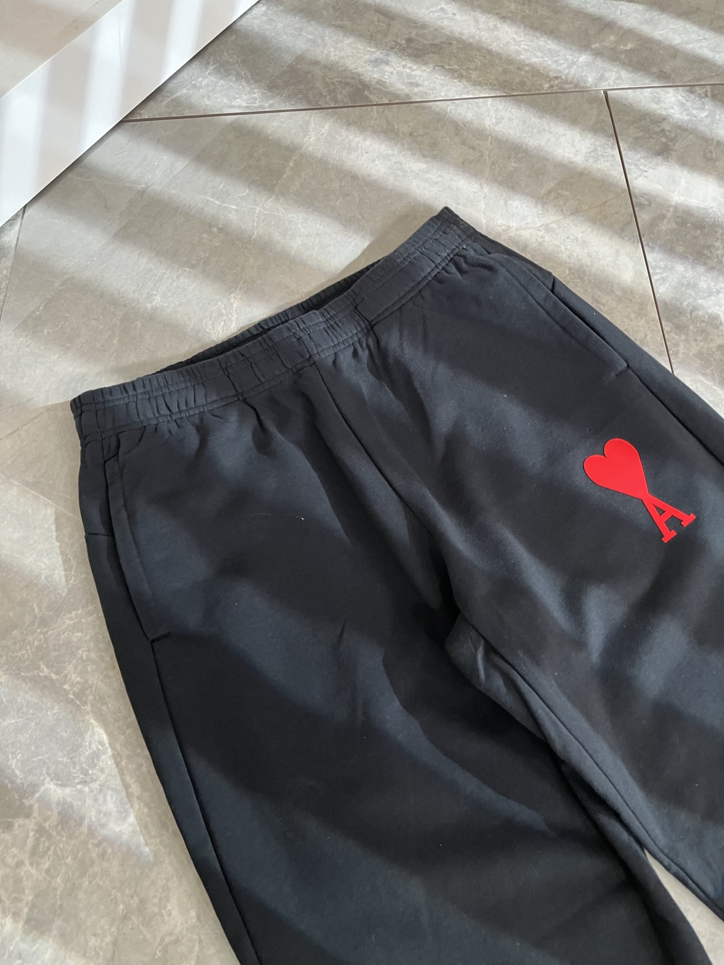 AMI 2025秋冬新款男女同款👫休闲裤，最新款全网独家首上！！~既经典有时尚百搭，谁不爱啊，将经典再次