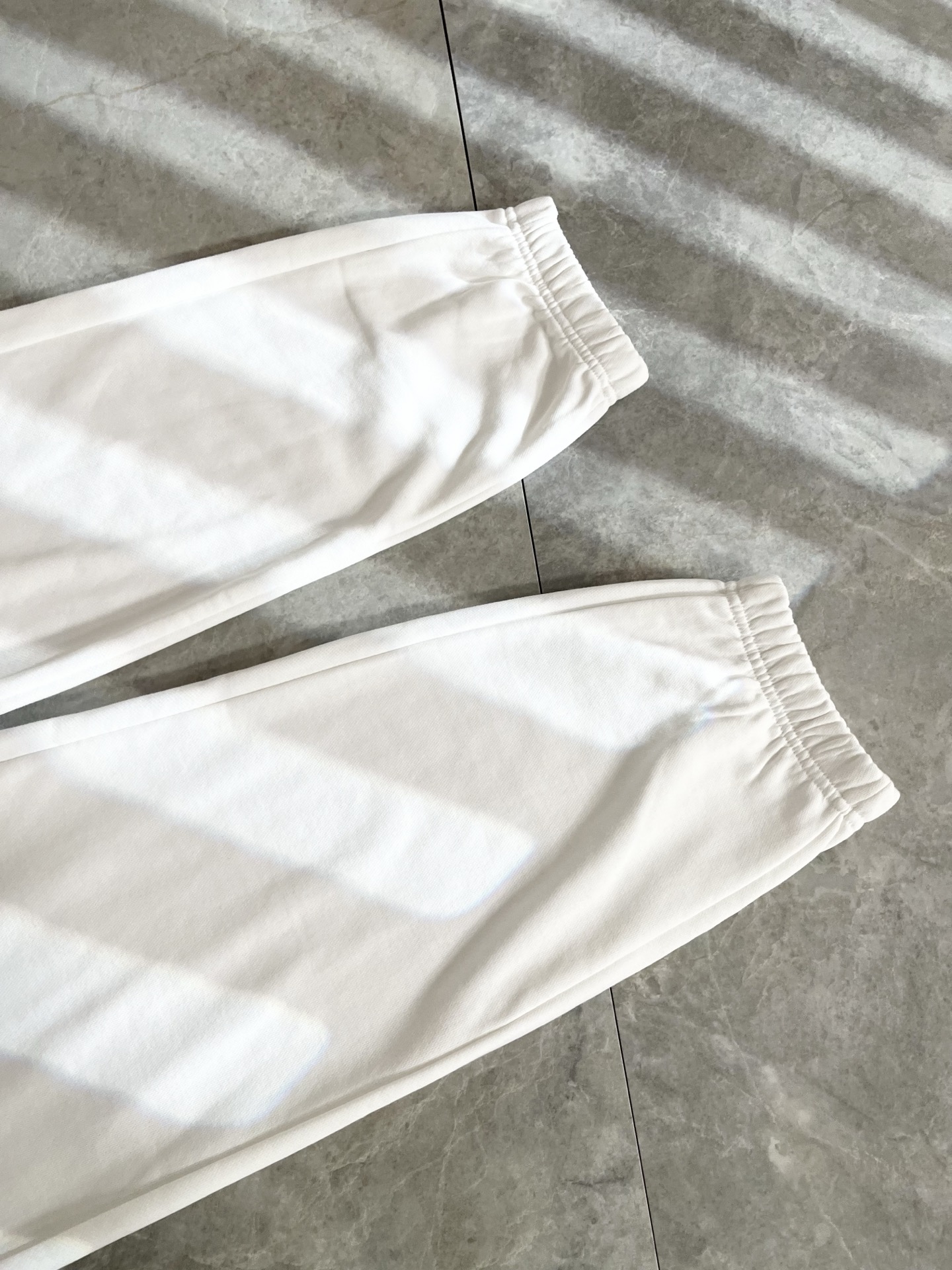 Louls**Vultt*n路易*登 2025秋冬新款松紧腰休闲裤 ！标识logo图案印花修饰！采用双压