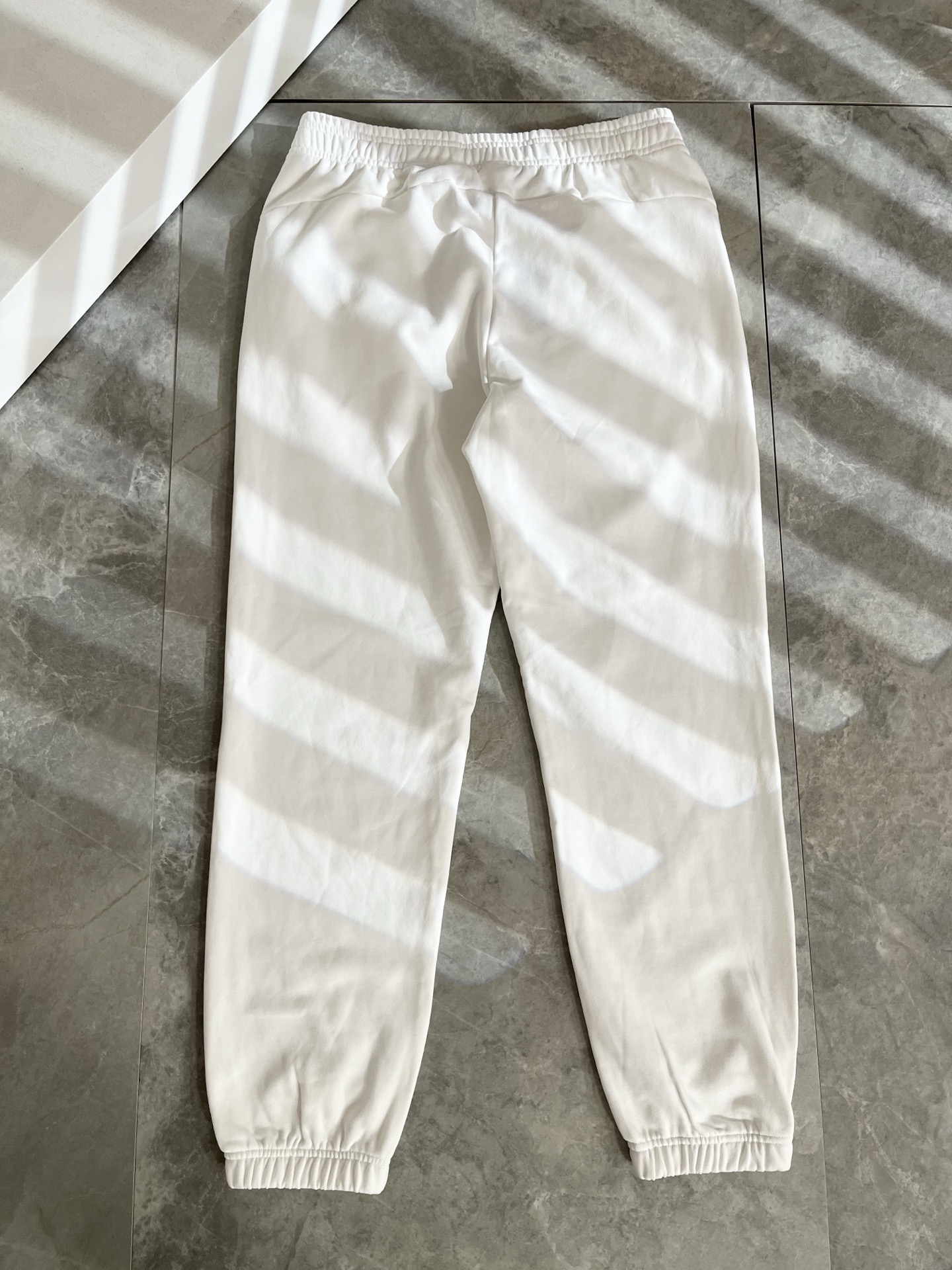 Louls**Vultt*n路易*登 2025秋冬新款松紧腰休闲裤 ！标识logo图案印花修饰！采用双压