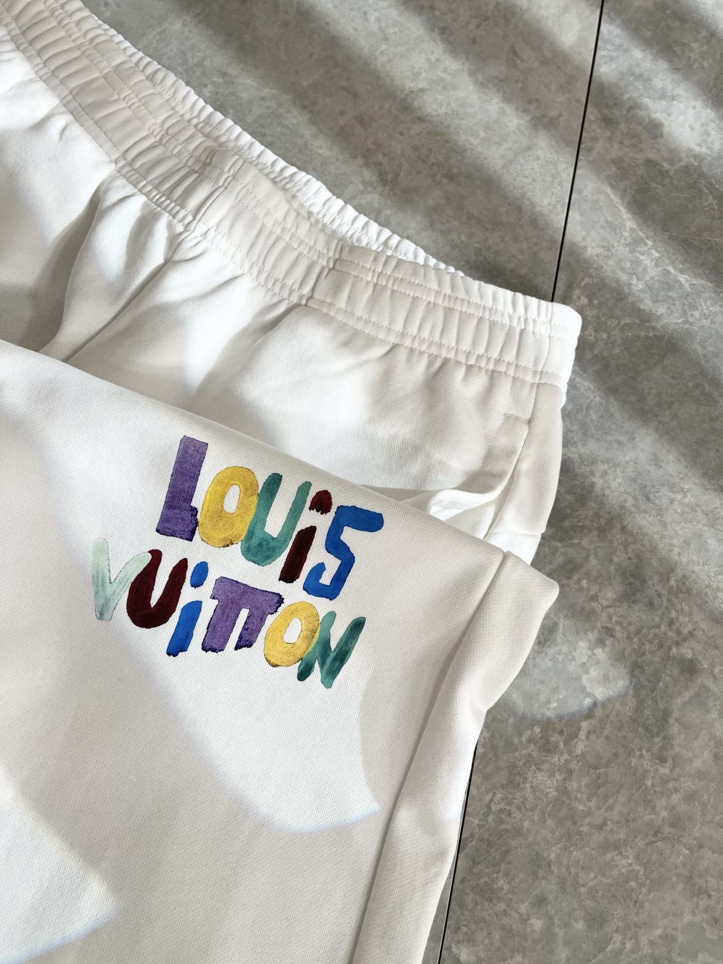 Louls**Vultt*n路易*登 2025秋冬新款松紧腰休闲裤 ！标识logo图案印花修饰！采用双压