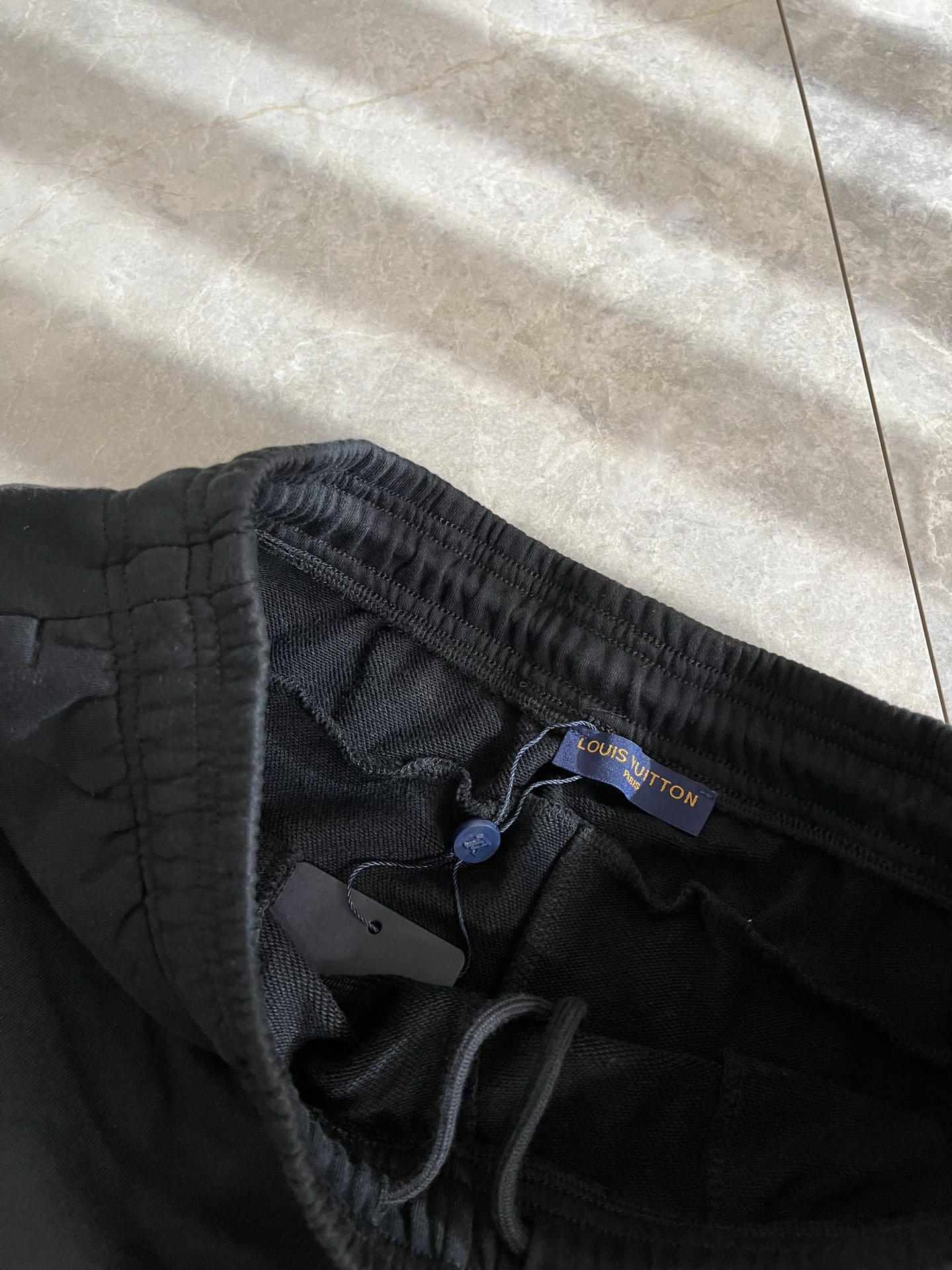 Louls**Vultt*n路易*登 2025秋冬新款松紧腰休闲裤 ！标识logo图案印花修饰！采用双压