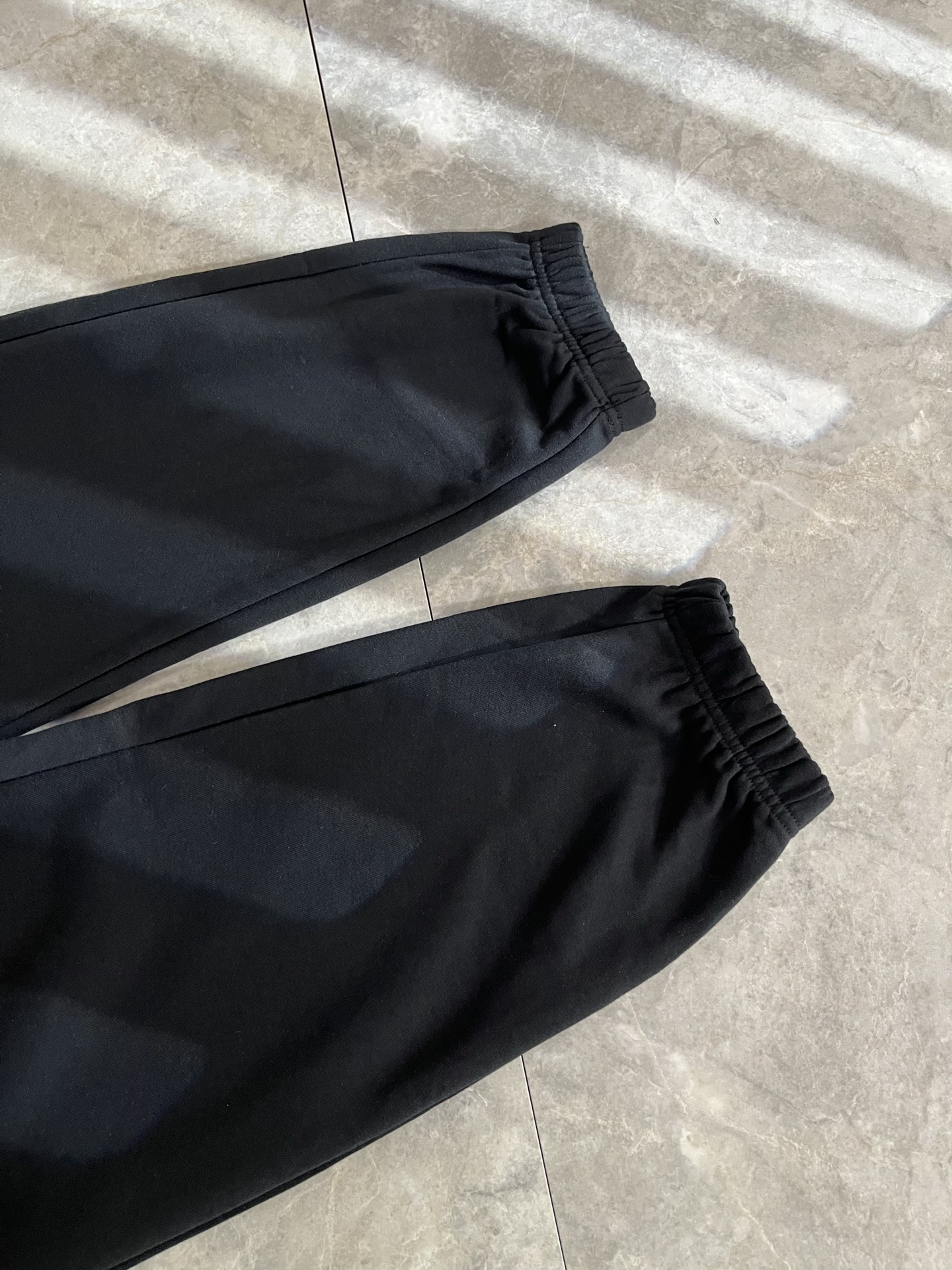 Louls**Vultt*n路易*登 2025秋冬新款松紧腰休闲裤 ！标识logo图案印花修饰！采用双压