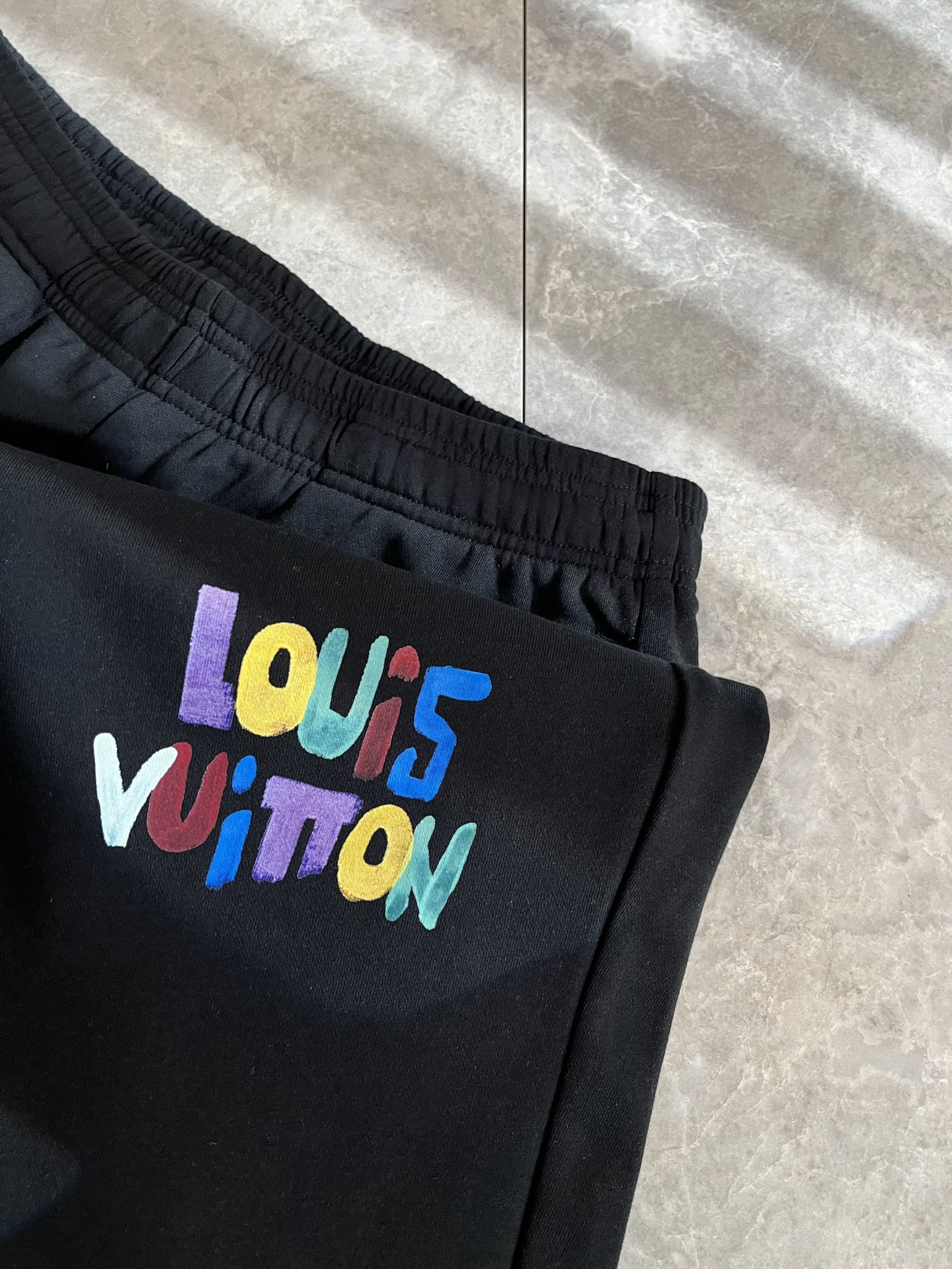 Louls**Vultt*n路易*登 2025秋冬新款松紧腰休闲裤 ！标识logo图案印花修饰！采用双压