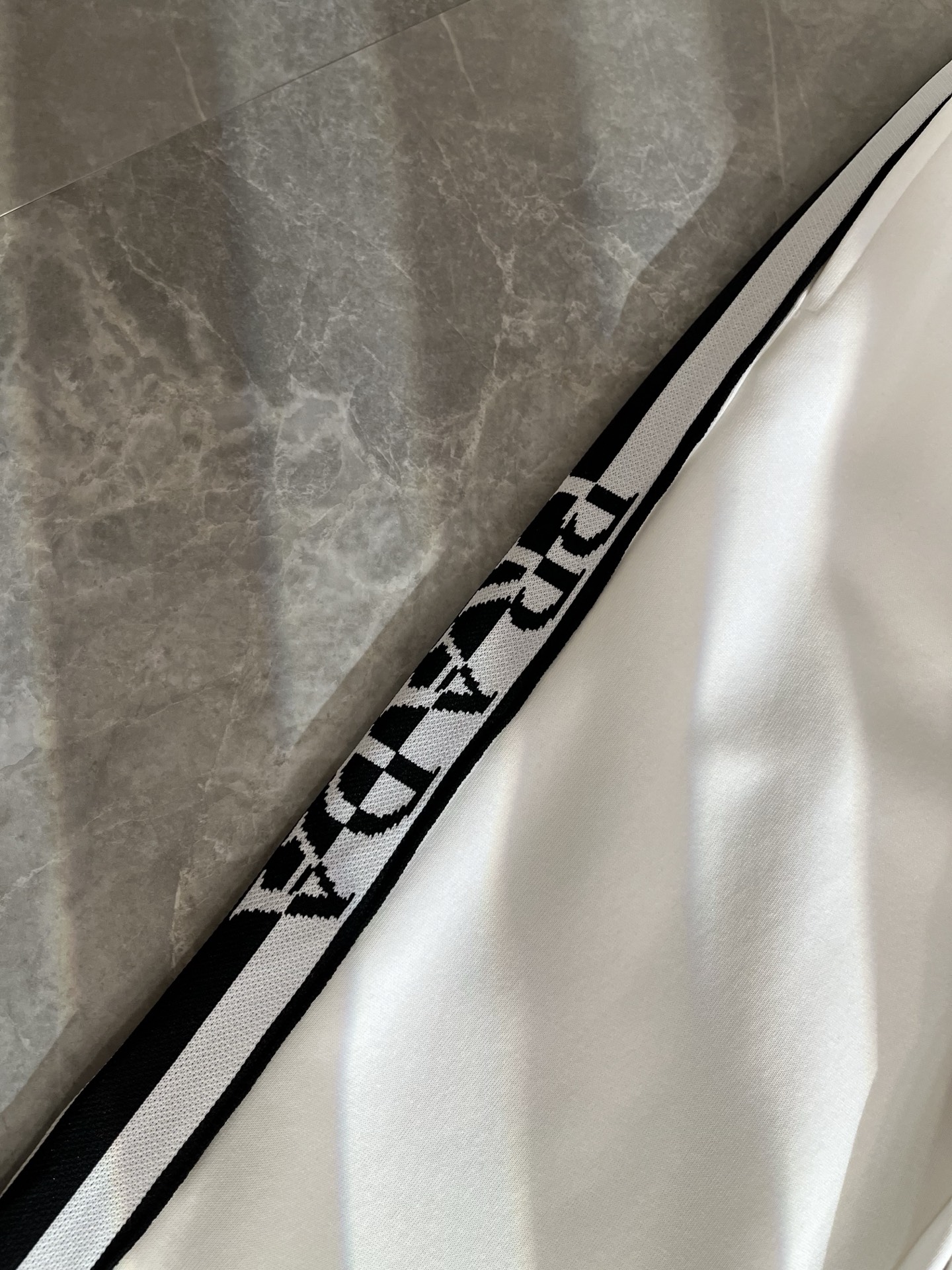 PRA*DA普*达 2025秋冬新款男士休闲裤，高端品质之选……一款休闲裤兼备的百搭裤装，也是男士衣橱里