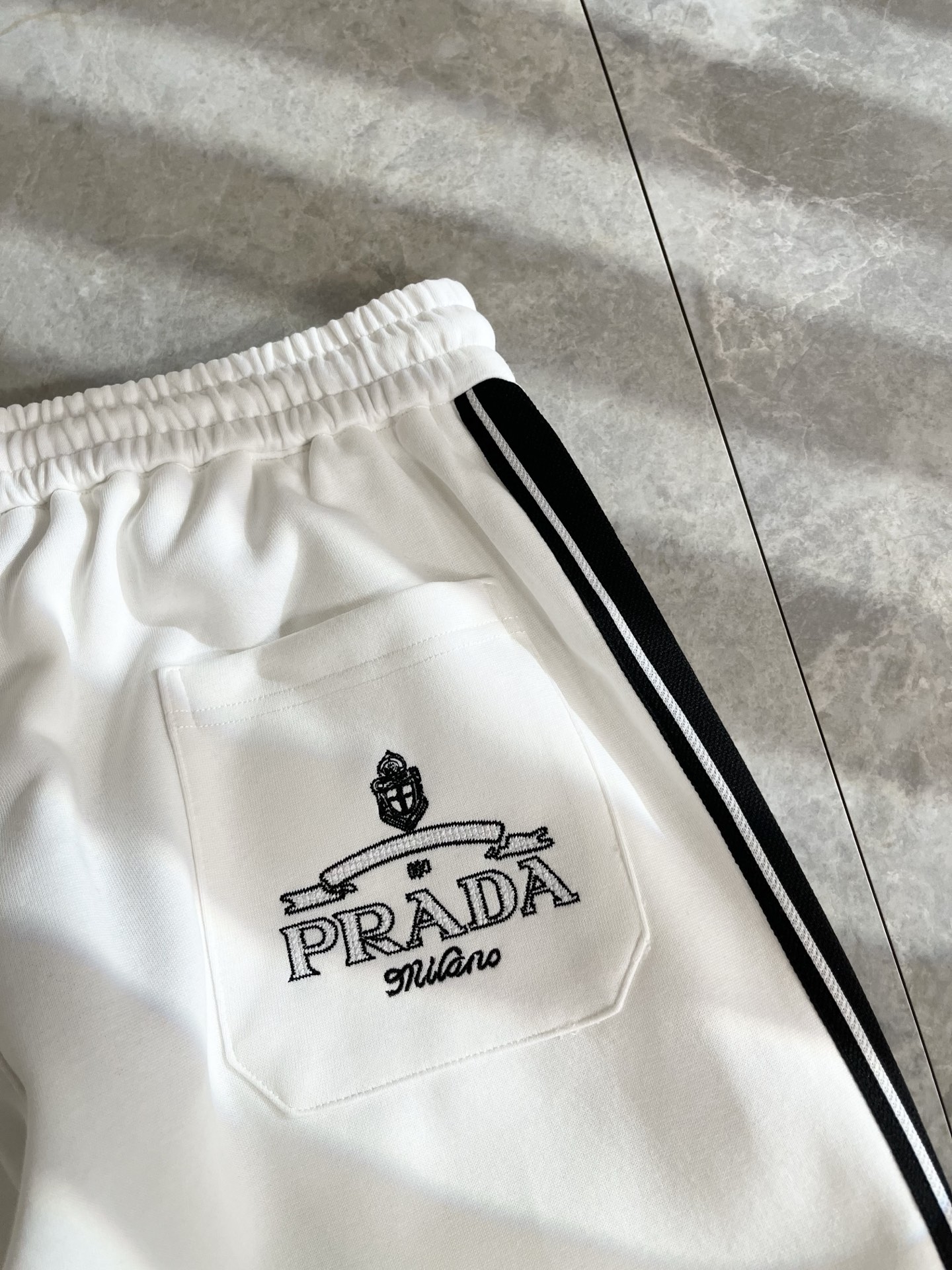 PRA*DA普*达 2025秋冬新款男士休闲裤，高端品质之选……一款休闲裤兼备的百搭裤装，也是男士衣橱里