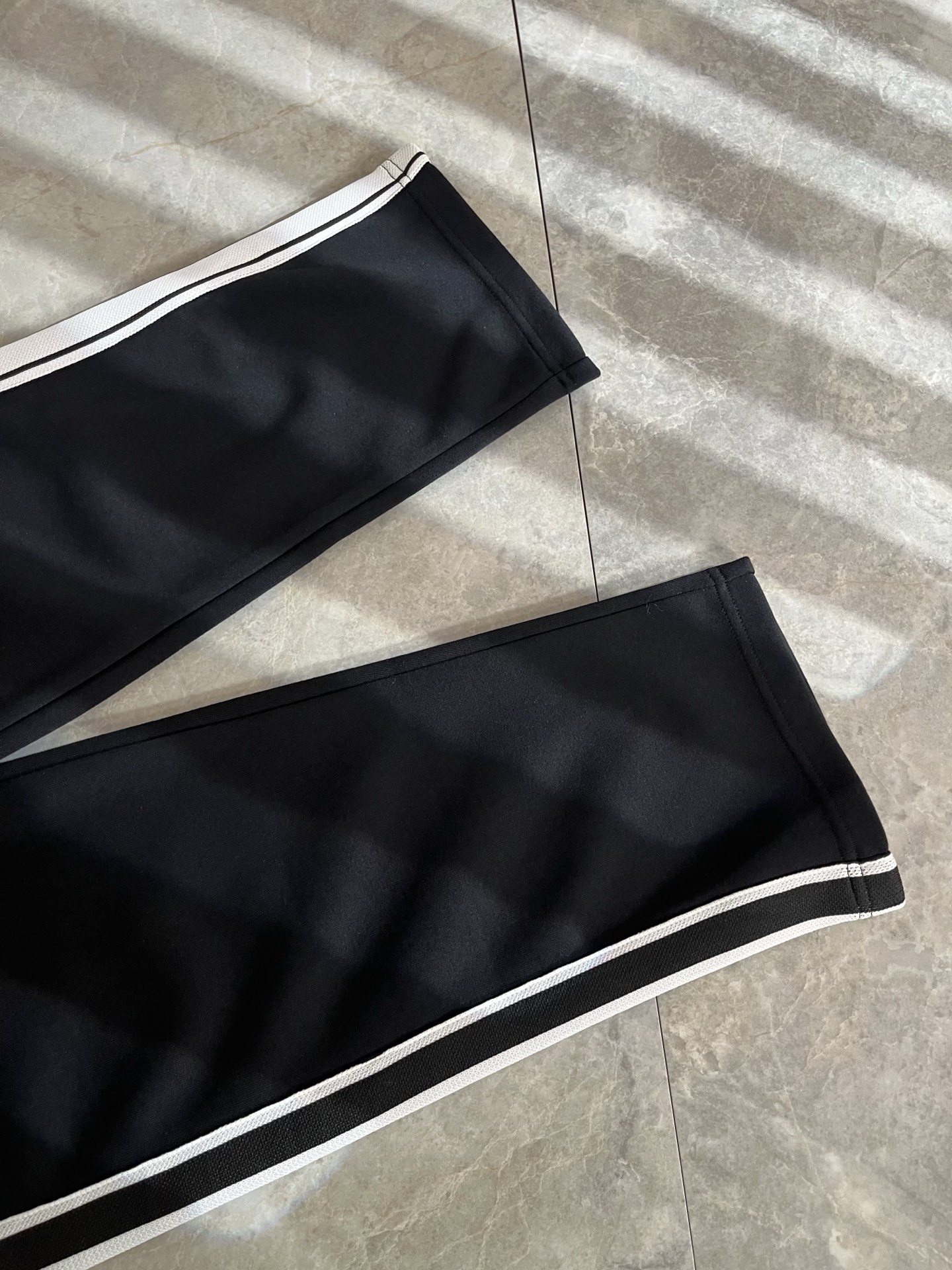 PRA*DA普*达 2025秋冬新款男士休闲裤，高端品质之选……一款休闲裤兼备的百搭裤装，也是男士衣橱里