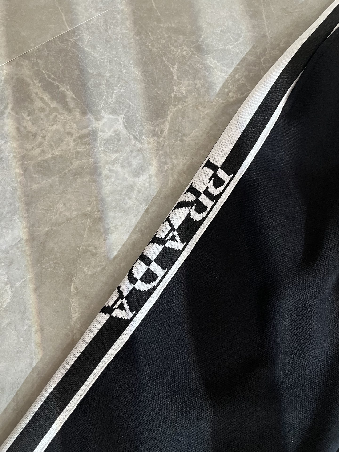 PRA*DA普*达 2025秋冬新款男士休闲裤，高端品质之选……一款休闲裤兼备的百搭裤装，也是男士衣橱里