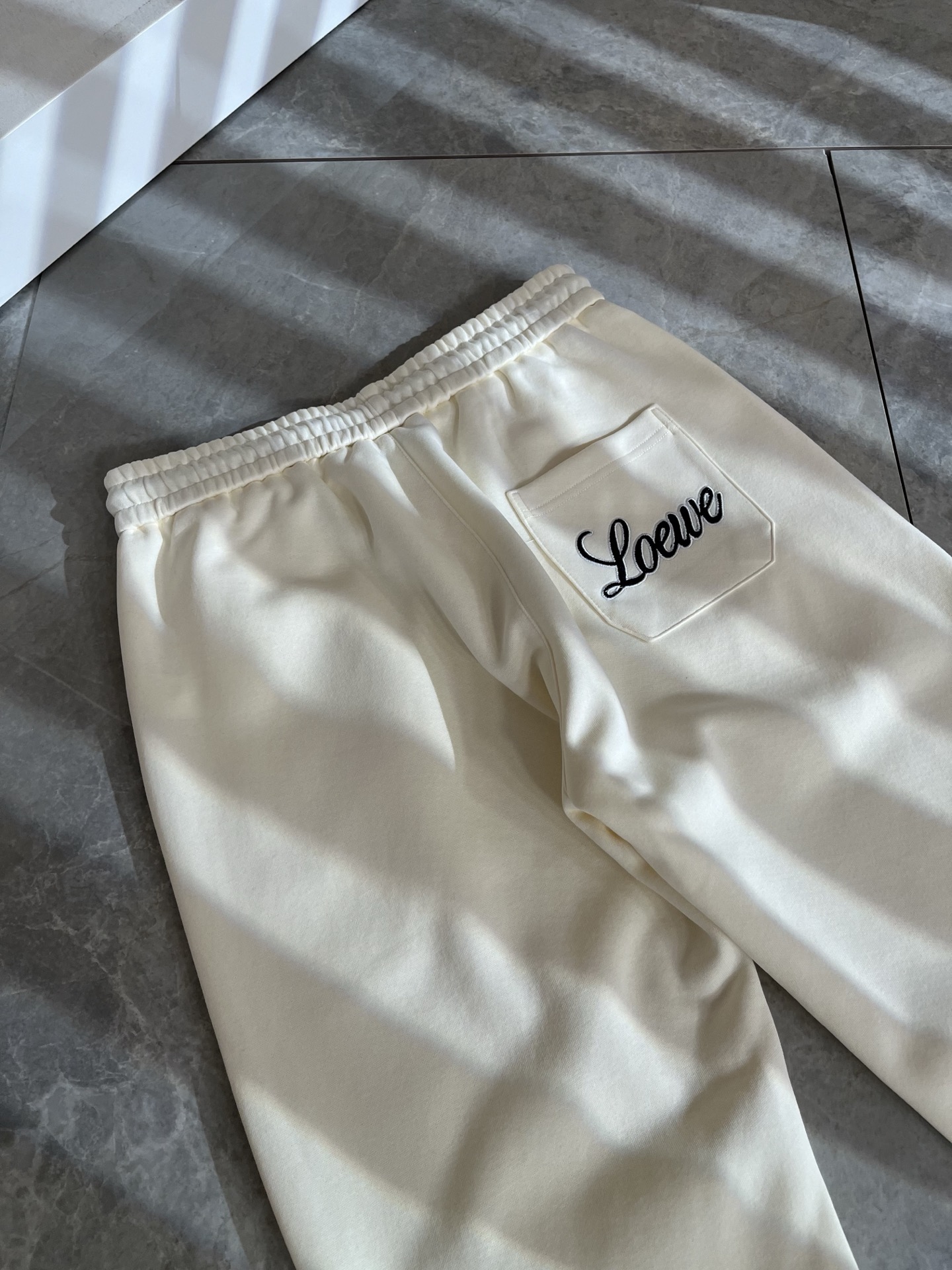 LO*WE/罗*威2025秋冬新品男士时装款高端休闲裤，香港洋行渠道货，日本原厂出品，纯血统品质，完美延