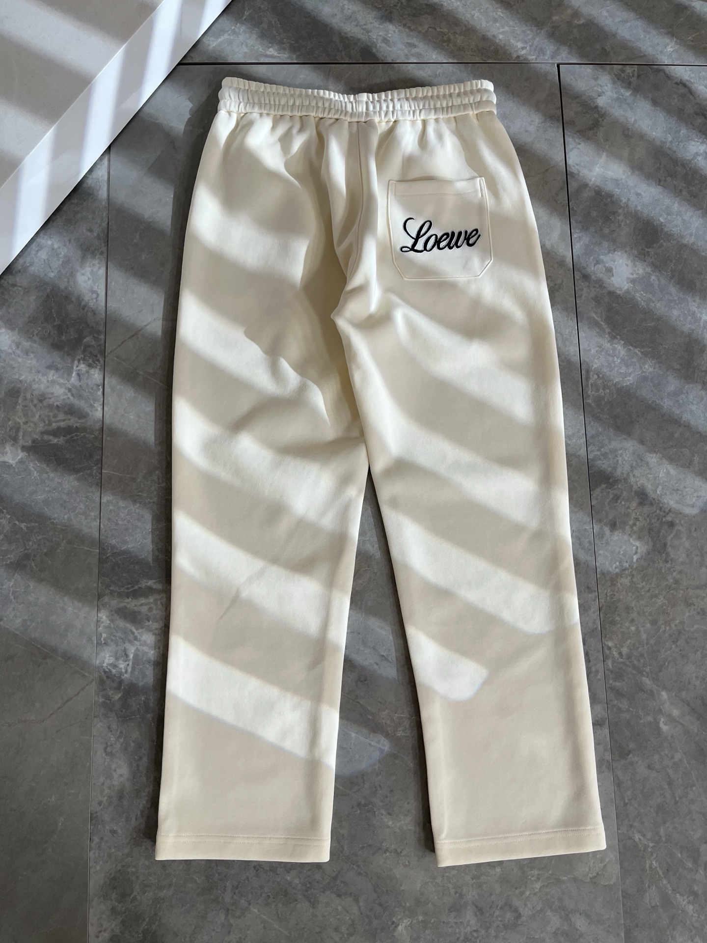 LO*WE/罗*威2025秋冬新品男士时装款高端休闲裤，香港洋行渠道货，日本原厂出品，纯血统品质，完美延