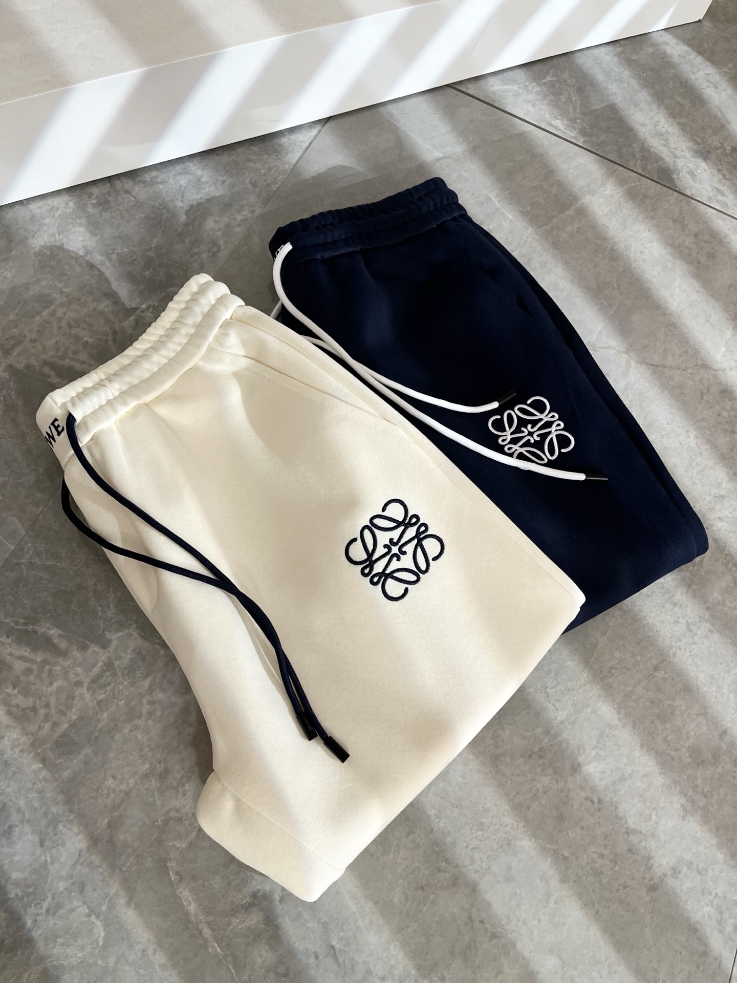 LO*WE/罗*威2025秋冬新品男士时装款高端休闲裤，香港洋行渠道货，日本原厂出品，纯血统品质，完美延