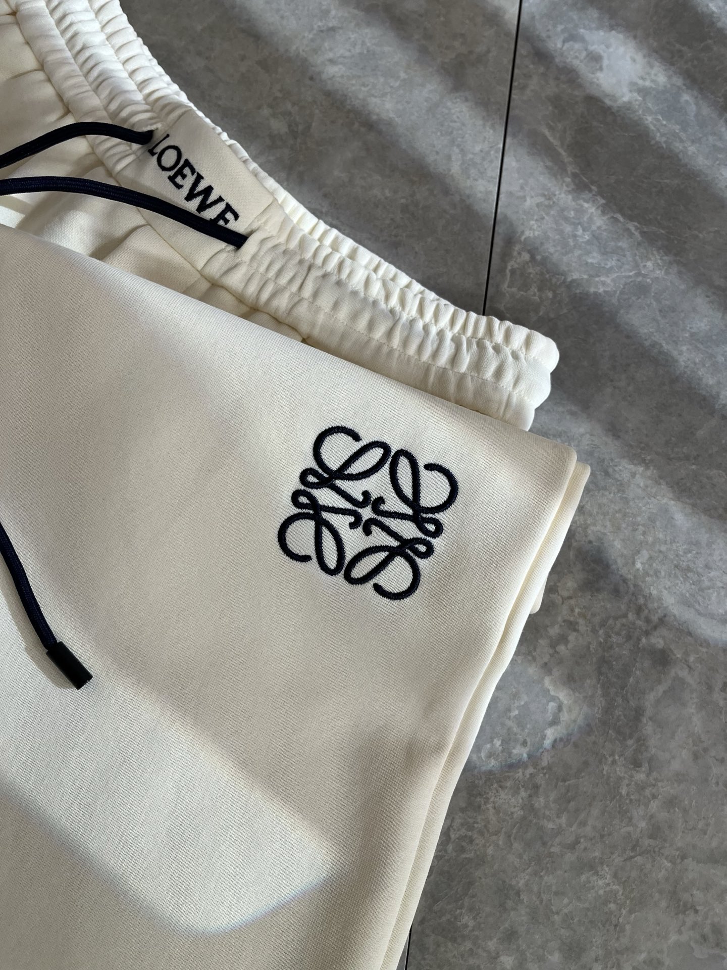 LO*WE/罗*威2025秋冬新品男士时装款高端休闲裤，香港洋行渠道货，日本原厂出品，纯血统品质，完美延