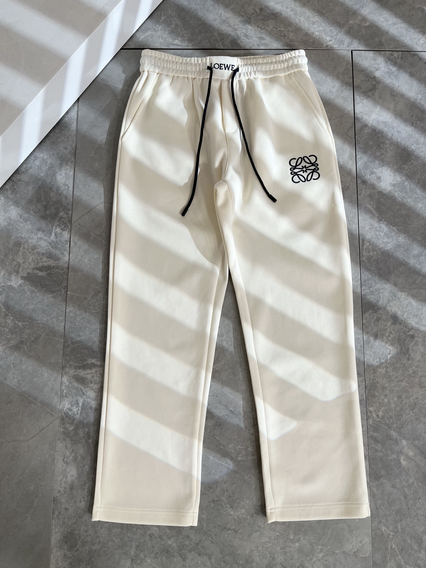 LO*WE/罗*威2025秋冬新品男士时装款高端休闲裤，香港洋行渠道货，日本原厂出品，纯血统品质，完美延