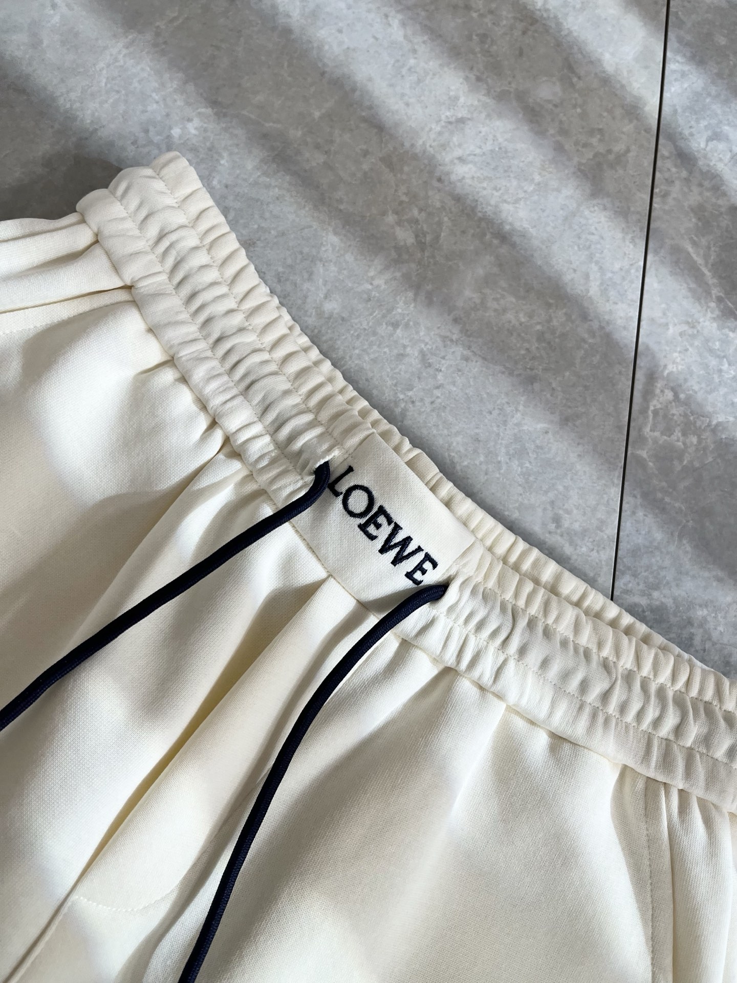 LO*WE/罗*威2025秋冬新品男士时装款高端休闲裤，香港洋行渠道货，日本原厂出品，纯血统品质，完美延