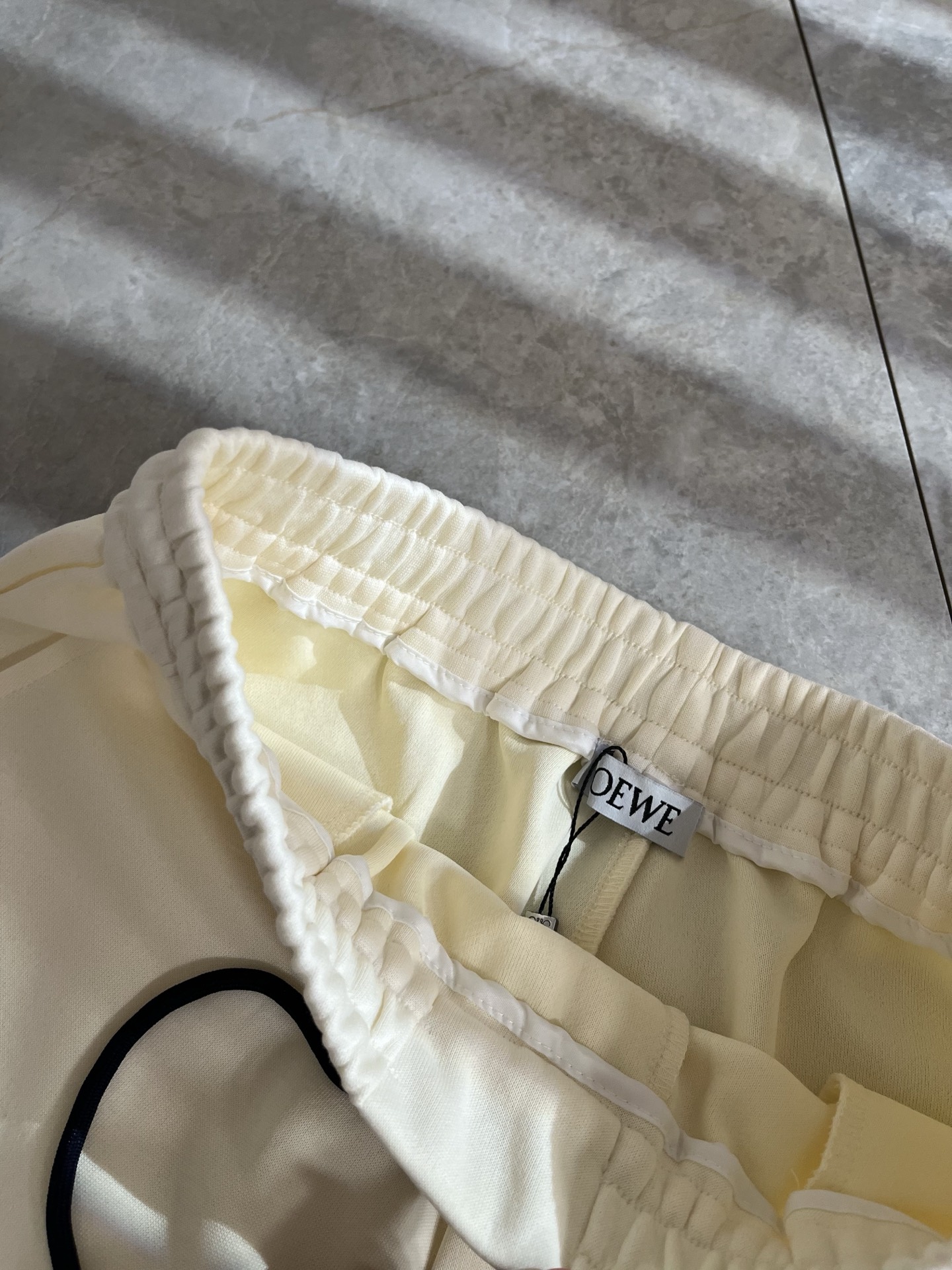 LO*WE/罗*威2025秋冬新品男士时装款高端休闲裤，香港洋行渠道货，日本原厂出品，纯血统品质，完美延