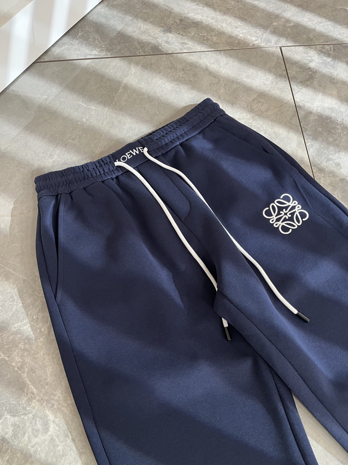 LO*WE/罗*威2025秋冬新品男士时装款高端休闲裤，香港洋行渠道货，日本原厂出品，纯血统品质，完美延