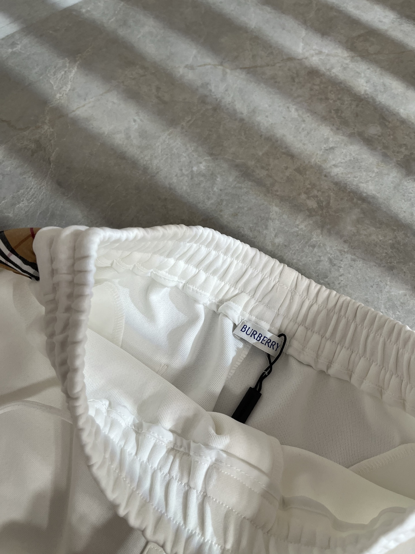 BURBER*Y巴*莉 2025秋冬新款男士休闲裤！简约百搭款，不挑人穿，腰部松紧抽绳设计！标志logo