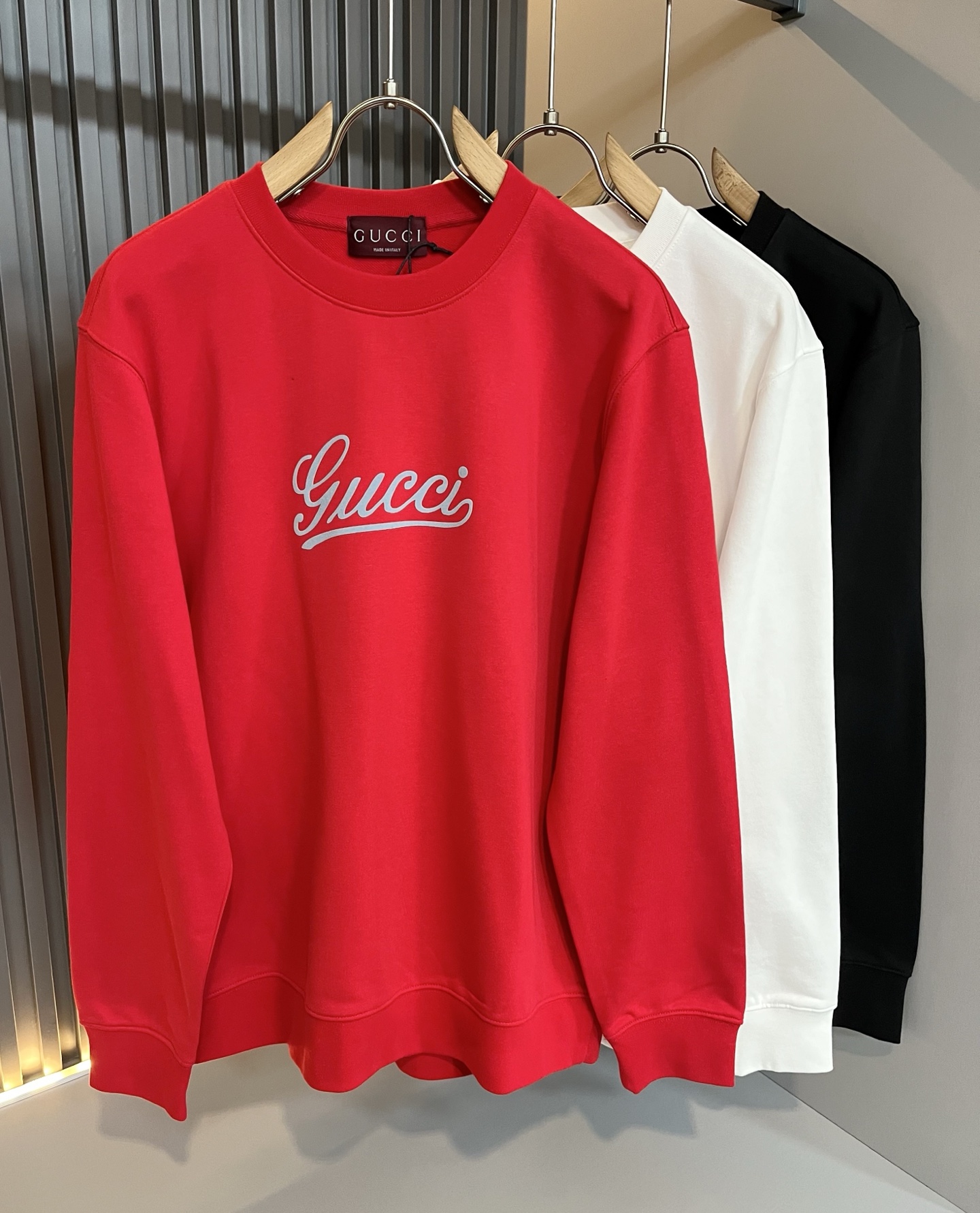 NO:537258,Gucc* Gujia 2025 Autumn and Winter latest series basic round neck sweatshirts for men and women, the same style for men and women!  Trading companies have sparse channels and are released on the official website at the same time!  New fashion elements design!  Front and rear logo elements printing design!  Injecting full vitality into the new series, this sweatshirt is carefully selected for imported cotton fabrics. The fabric feels skin-friendly and soft and delicate, and has an extremely comfortable and breathable wearing experience. The whole item is very eye-catching and fashionable, and is deeply loved by young people today!  The loose round neck cut is a neutral style regardless of age and gender, suitable for matching all the styles and looks you need in your daily life!  It is recommended to wear couple outfits to go out on the street to make it more pleasing to the eye!  Size: M-2XL, gucci, gucci, hoodie, sweatshirts, alexander wang19860909Gucc*古家2025秋冬最新系列基础圆领男女同款卫衣,男女同款！贸易公司渠道稀出,同步官网发售 ！ 新时尚元素设计！前后logo元素印花设计！为全新系列注入满满活力,这款卫衣用心甄选客供进口棉面料制成,面料手感亲肤柔软细腻,拥有着无比舒适透气性的穿着体验,整件单品极具吸睛度与时尚感,深受当下年轻人的喜爱！基础宽松的圆领版型裁剪,不分年龄与性别的中性款式,适合搭配你日常所需的所有风格与造型！建议搭配情侣装出街会更为养眼出色！尺码:M-2XL,,gucci,gucci,hoodie,sweatshirts,alexander wang,Men's clothing