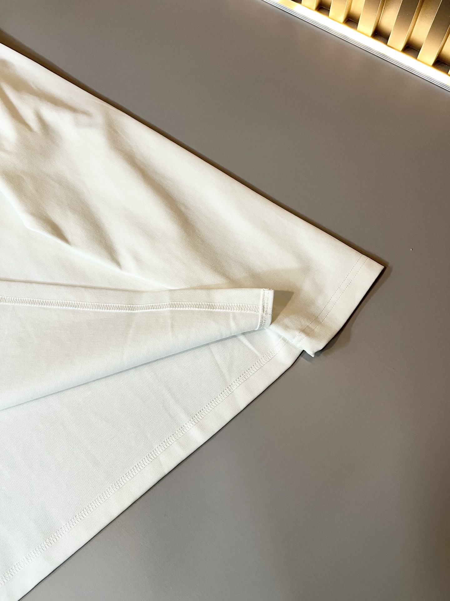 LOE*WE罗*威 2025秋冬男士打底衫，意大利原厂订单渠道，极具个性高级风，标志logo图案刺绣工艺