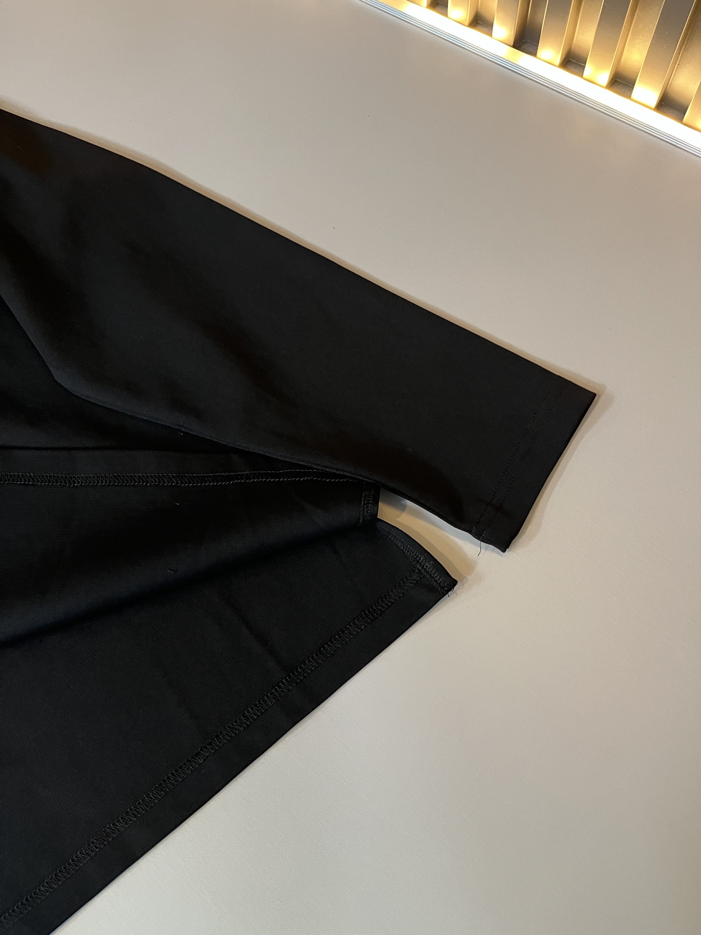 LOE*WE罗*威 2025秋冬男士打底衫，意大利原厂订单渠道，极具个性高级风，标志logo图案刺绣工艺