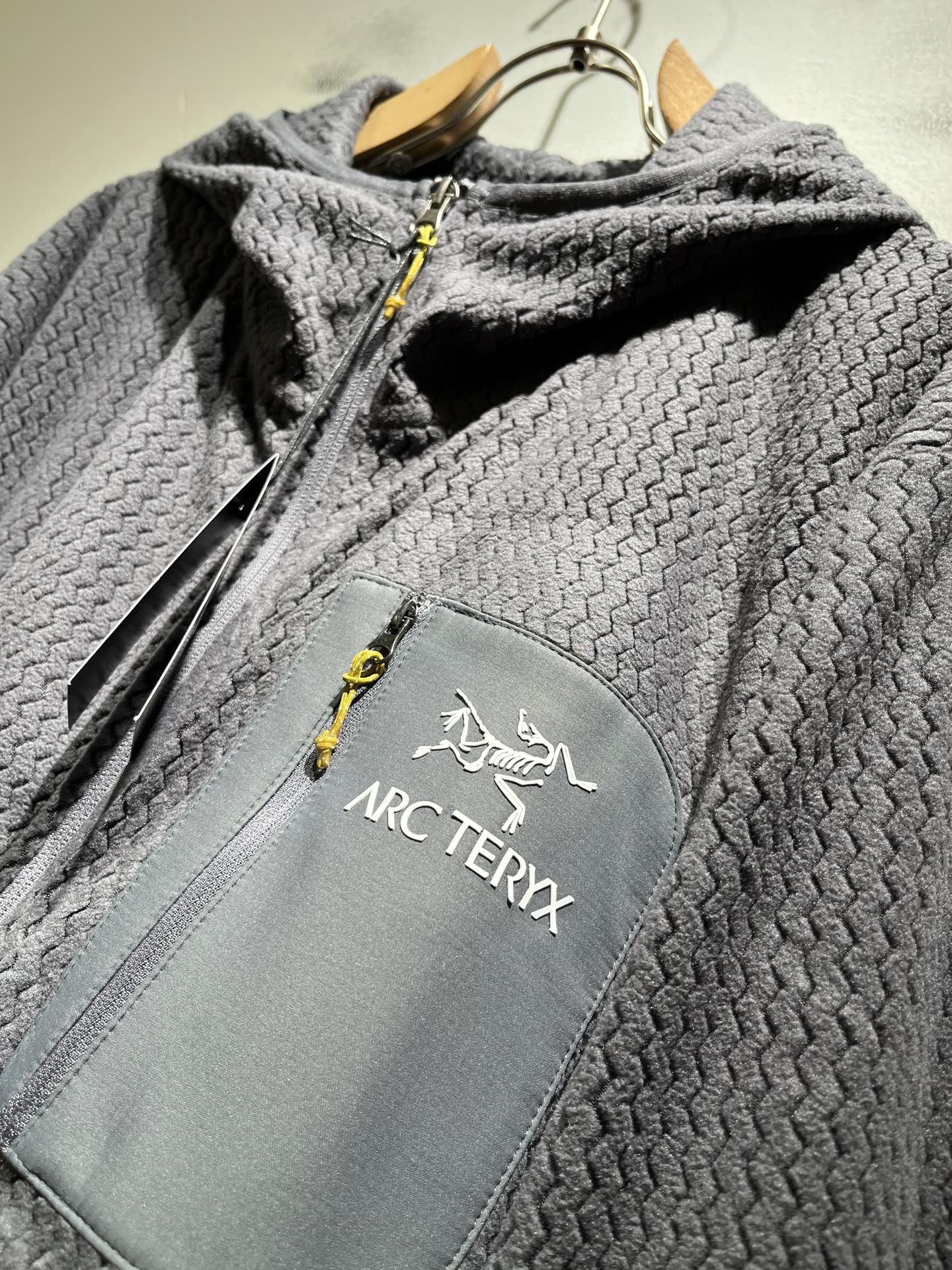 ARCTER*X始*祖鸟 2025秋冬新款男女同款👫夹克外套，户外品牌可能大家第一想到的就是加拿大鹅、始