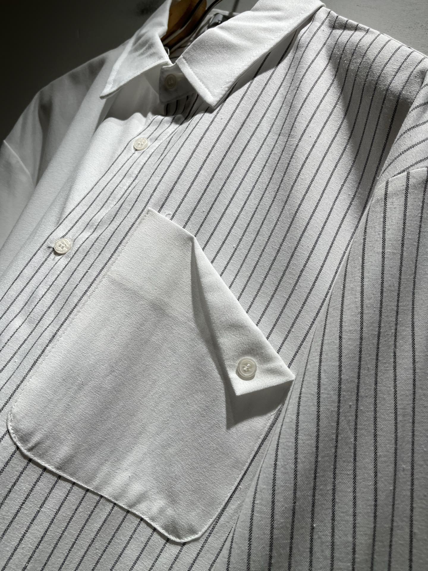 ThomBrow*e汤姆*朗2025秋冬新款衬衣！Th*m Br*wne长袖衬衫，造就与众不同的造型气质