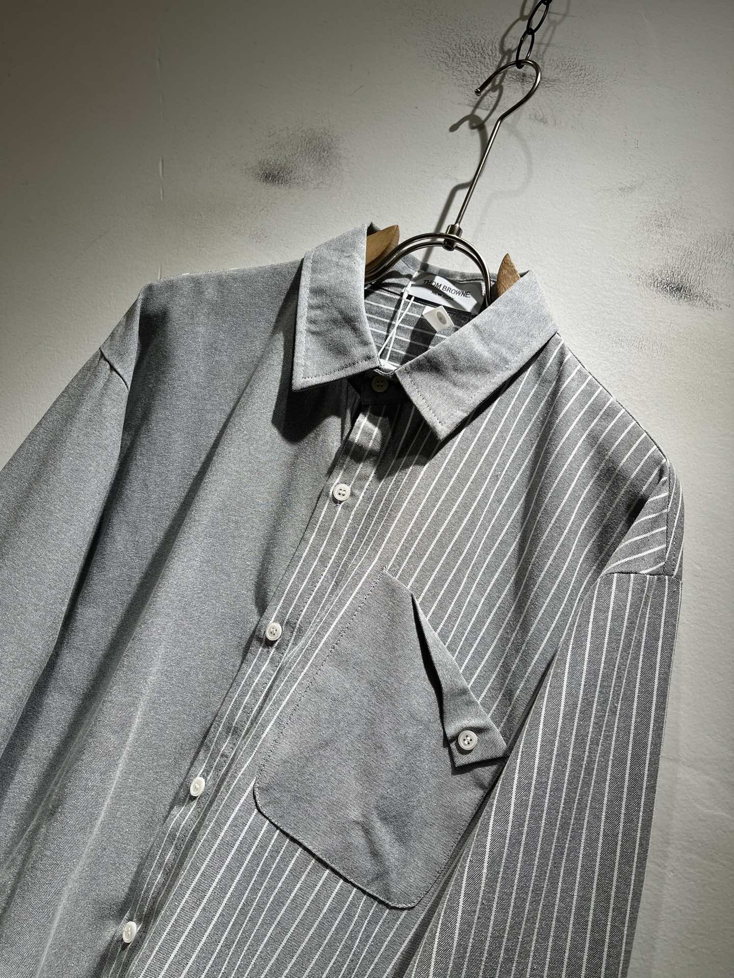 ThomBrow*e汤姆*朗2025秋冬新款衬衣！Th*m Br*wne长袖衬衫，造就与众不同的造型气质