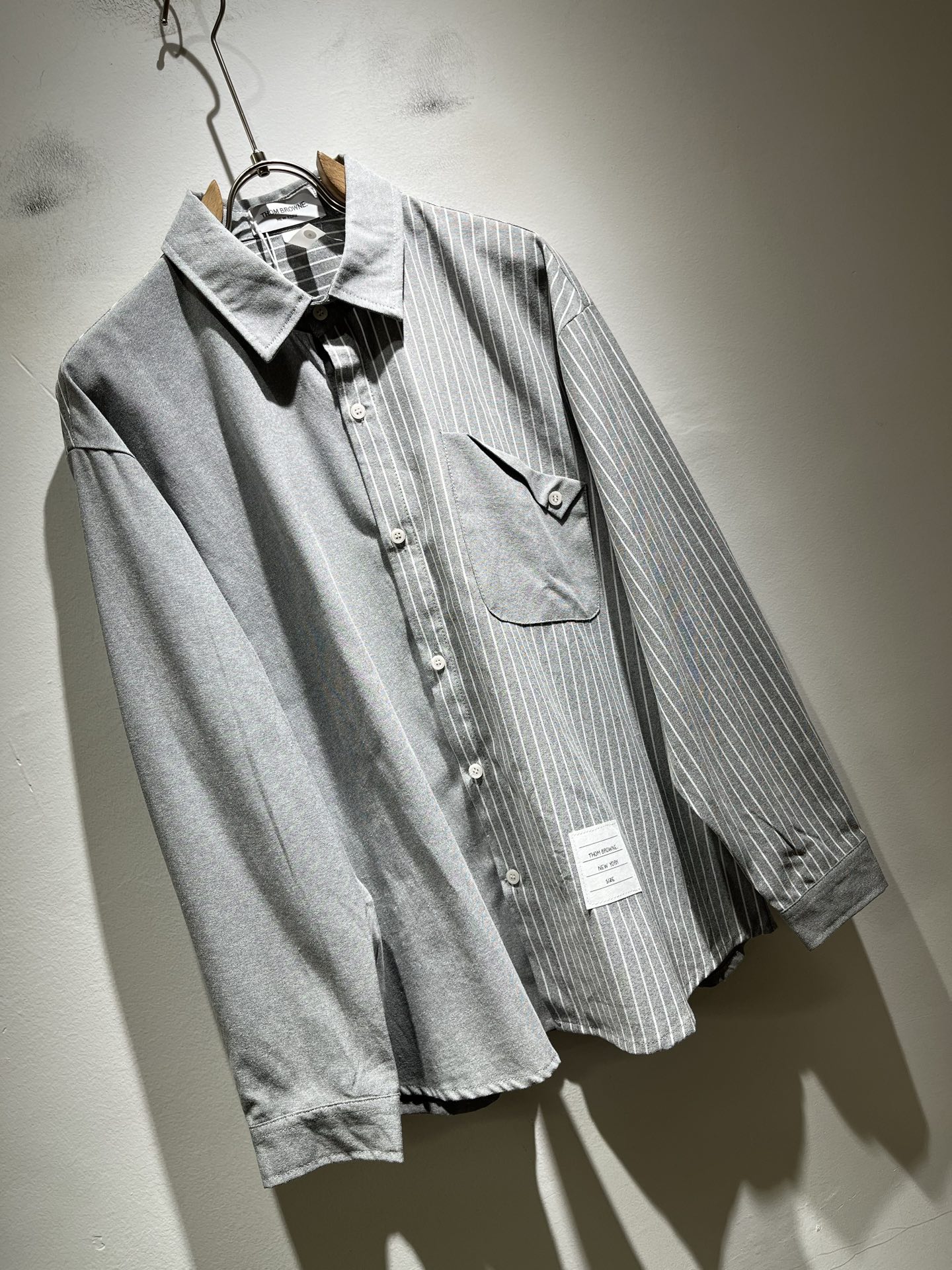 ThomBrow*e汤姆*朗2025秋冬新款衬衣！Th*m Br*wne长袖衬衫，造就与众不同的造型气质