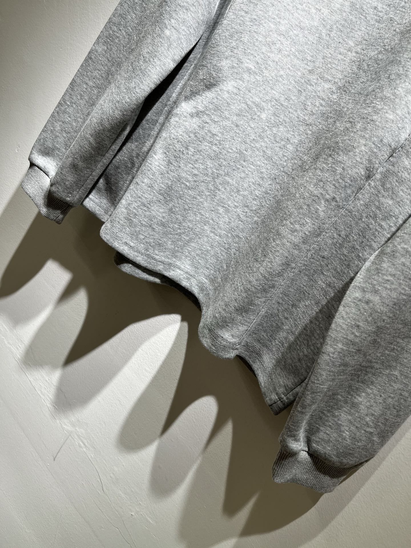 PRAD*A普*达2025秋冬新款男女同款👫长袖卫衣，最新款全网独家首上！！~既经典有时尚百搭，谁不爱啊