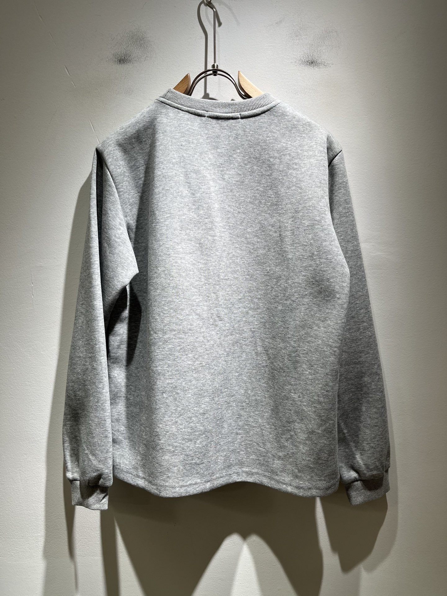 PRAD*A普*达2025秋冬新款男女同款👫长袖卫衣，最新款全网独家首上！！~既经典有时尚百搭，谁不爱啊