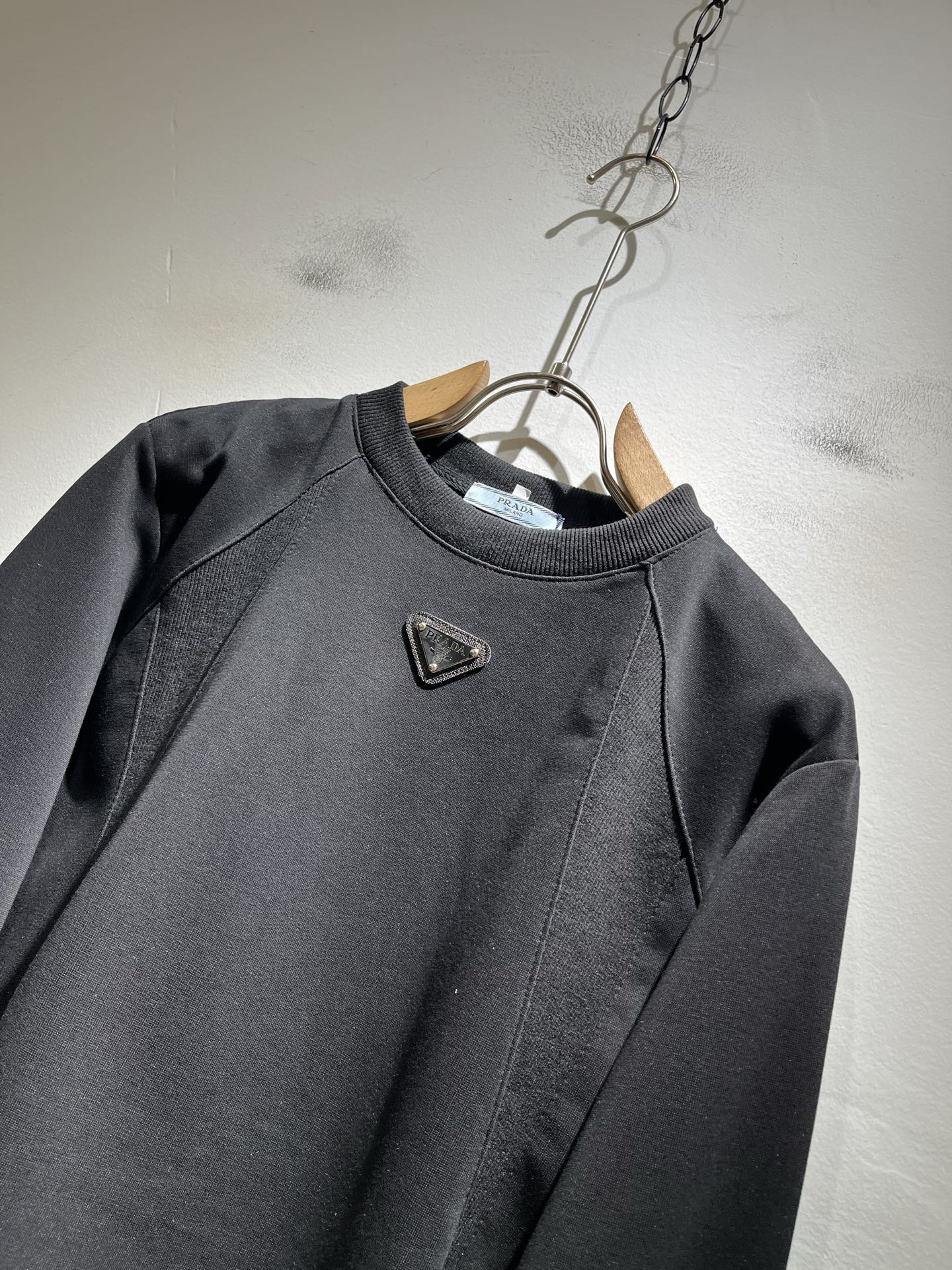 PRAD*A普*达2025秋冬新款男女同款👫长袖卫衣，最新款全网独家首上！！~既经典有时尚百搭，谁不爱啊