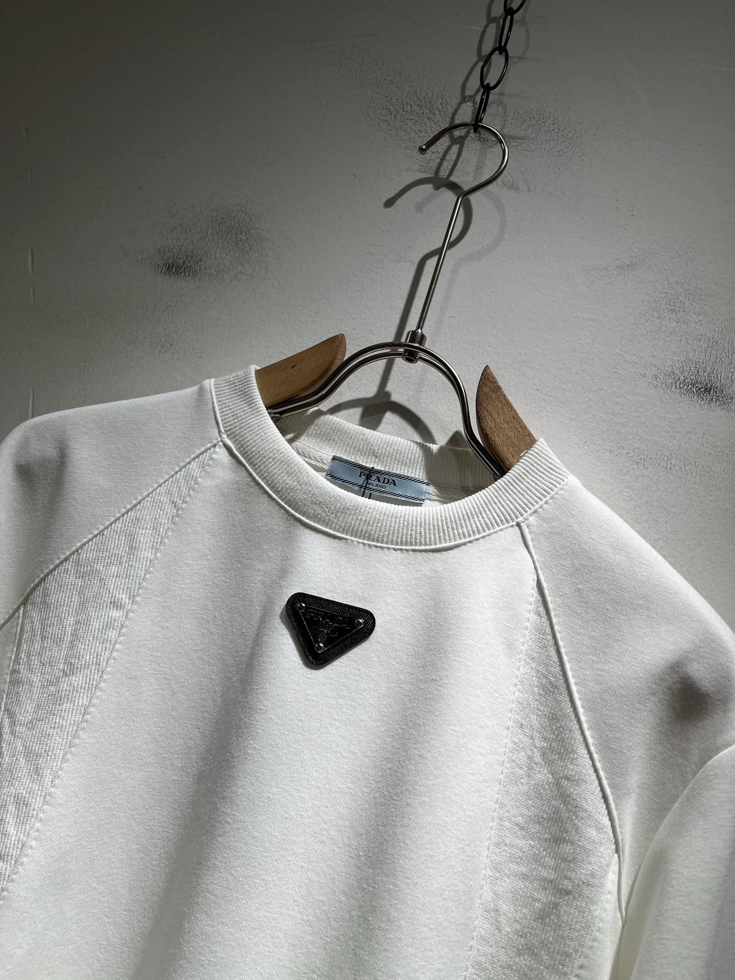 PRAD*A普*达2025秋冬新款男女同款👫长袖卫衣，最新款全网独家首上！！~既经典有时尚百搭，谁不爱啊