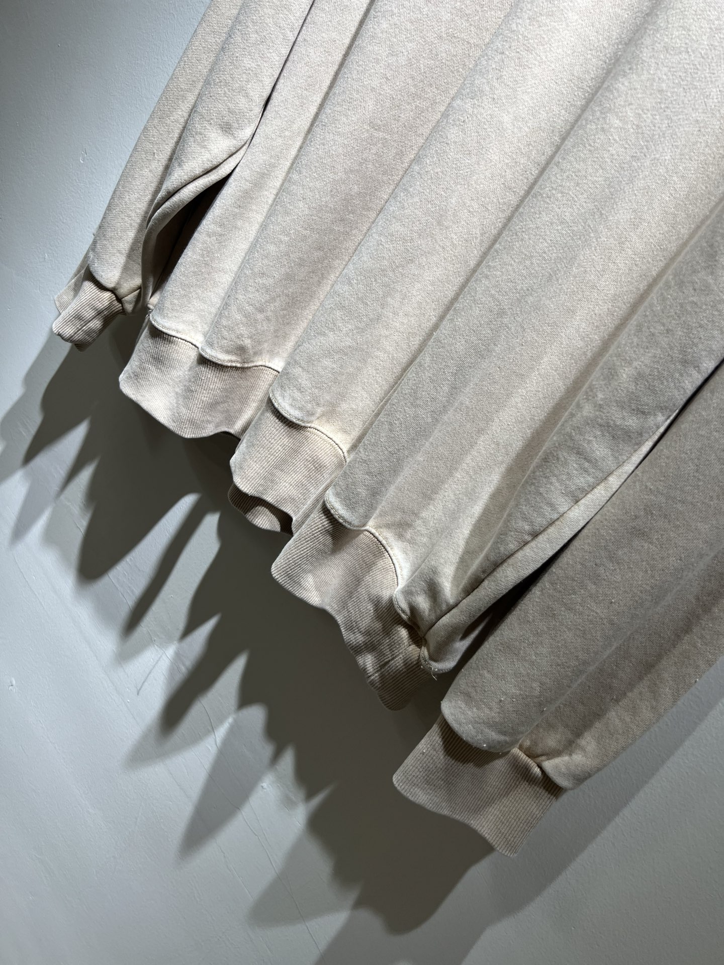 StoneIsland 石头岛2025秋冬新款做旧男女同款👫卫衣，品牌最新设计元素！既不单调也不复杂,恰